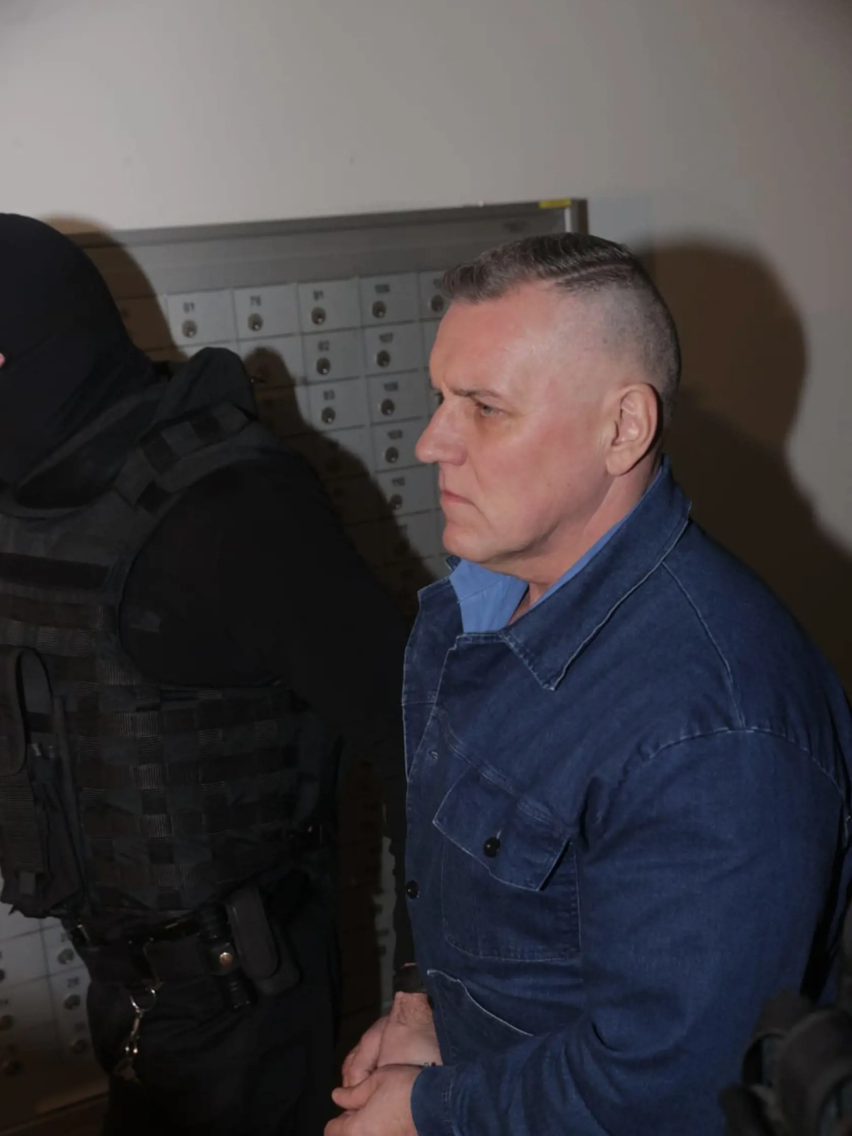 Pojednávanie s obávaným Róbertom Lališom na ŠTS. Na svedeckú lavicu sa posadil aj Mikuláš Černák.