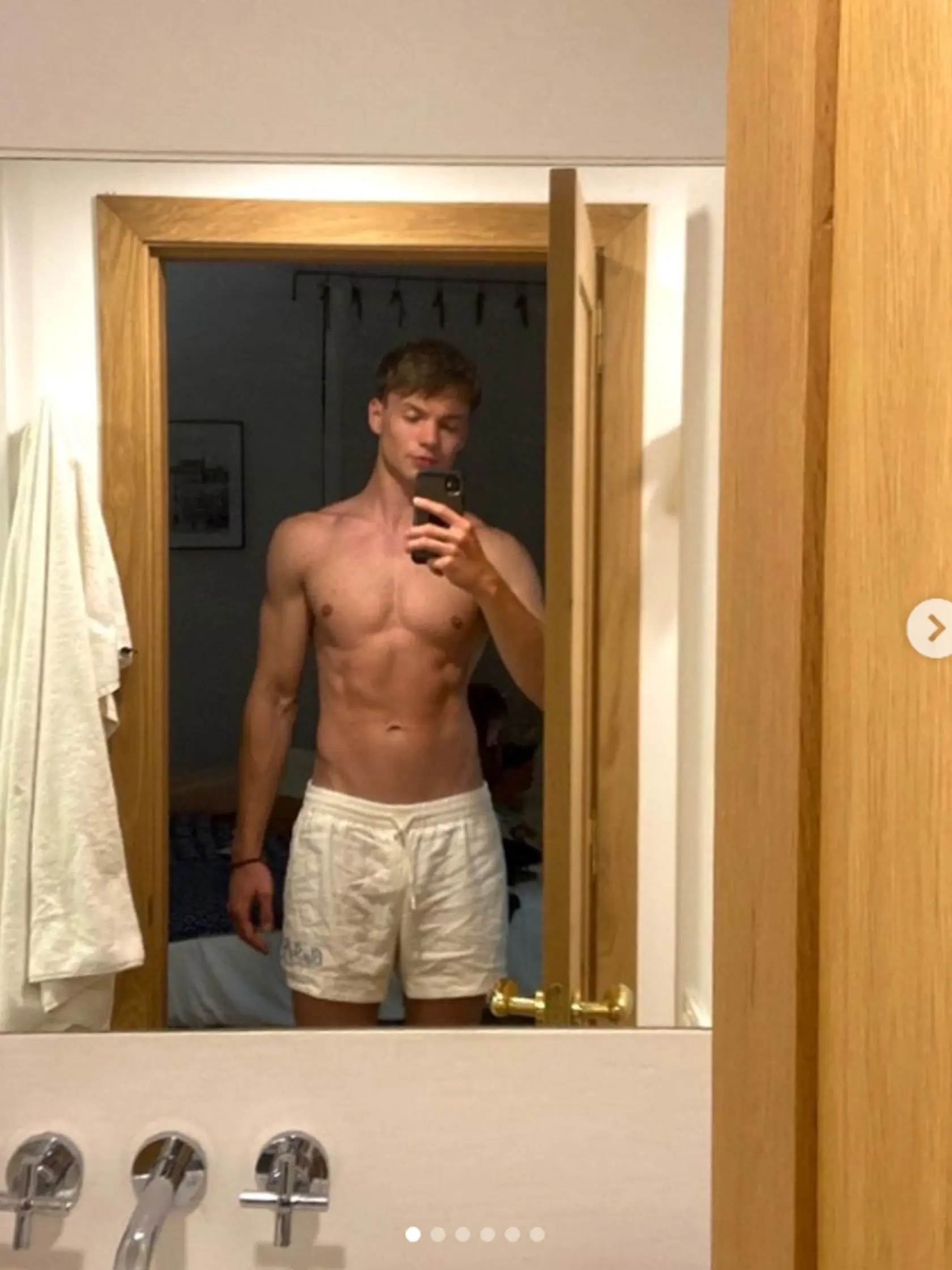 Jakub Švec predviedol ukážkové telo.