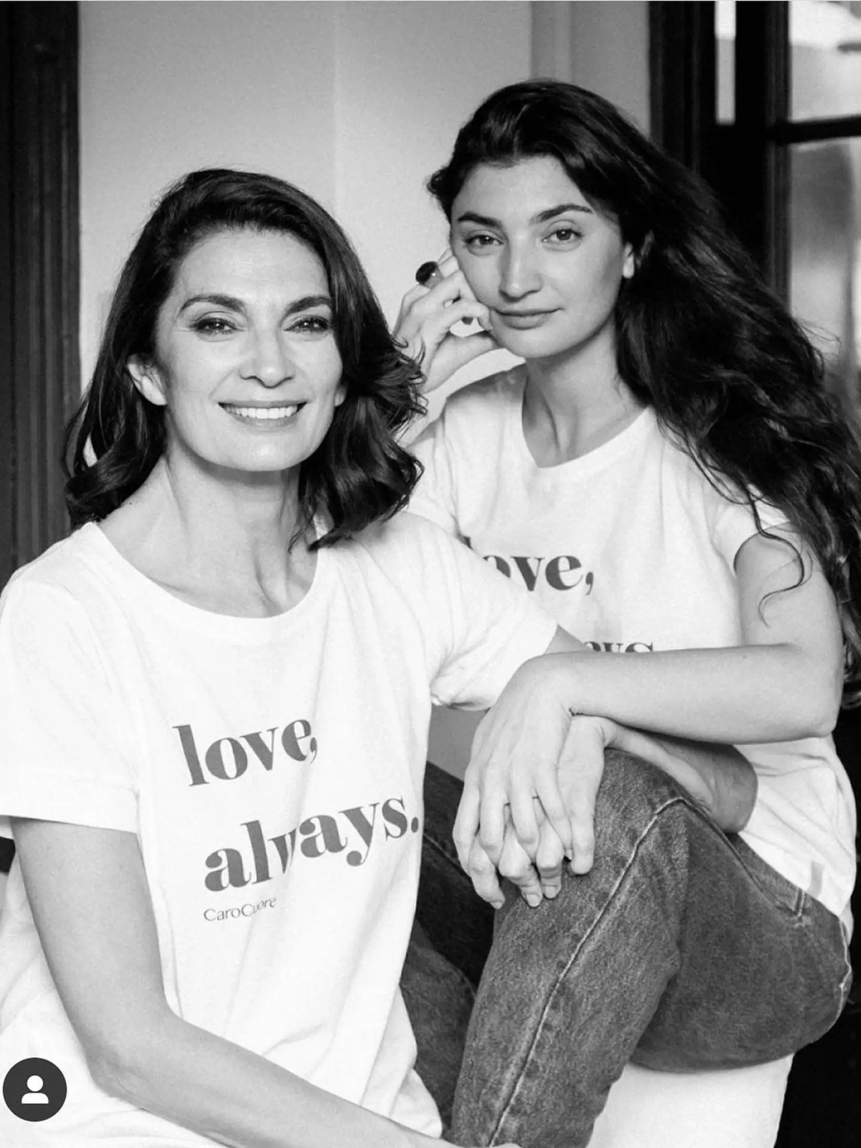 Mariana Arias má dcéru Palomu, ktorá je jej verná kópia. Ak by sa natáčal Divoký anjel nanovo, výzorom by plnohodnotne mohla nahradiť svoju mamu.