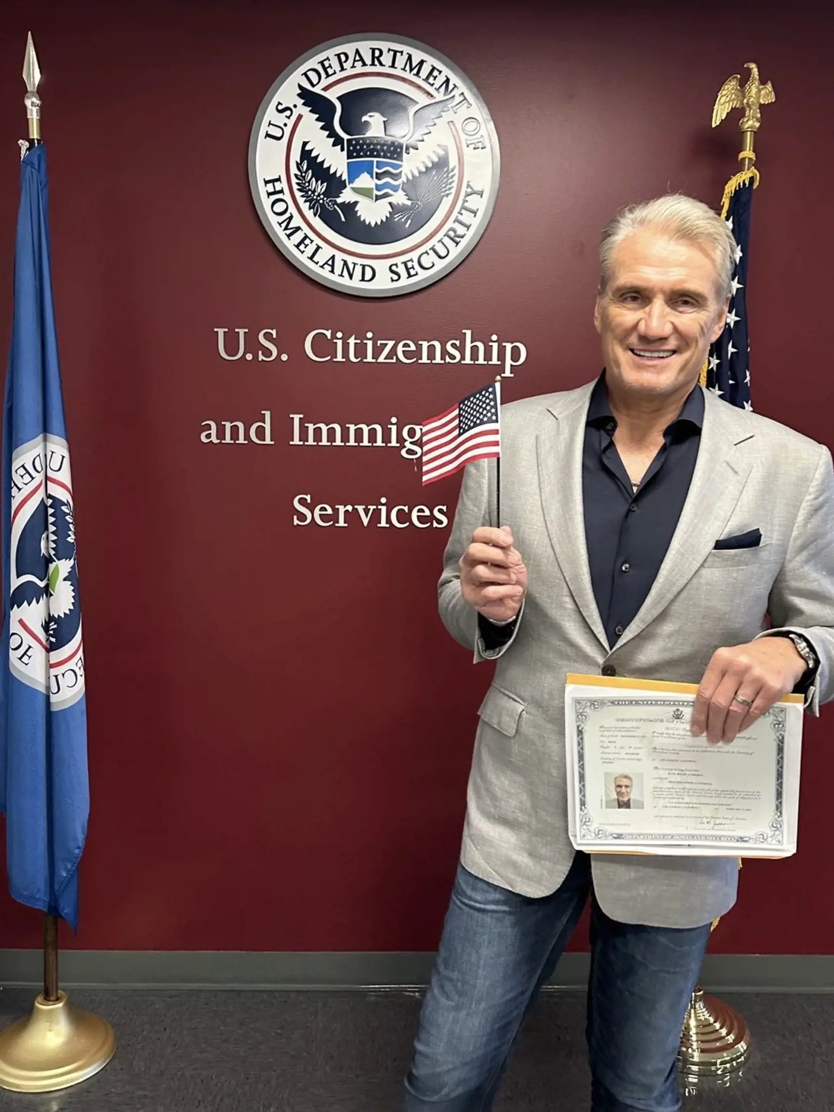 Dolph Lundgren sa po 40 rokoch v USA stal Američanom.