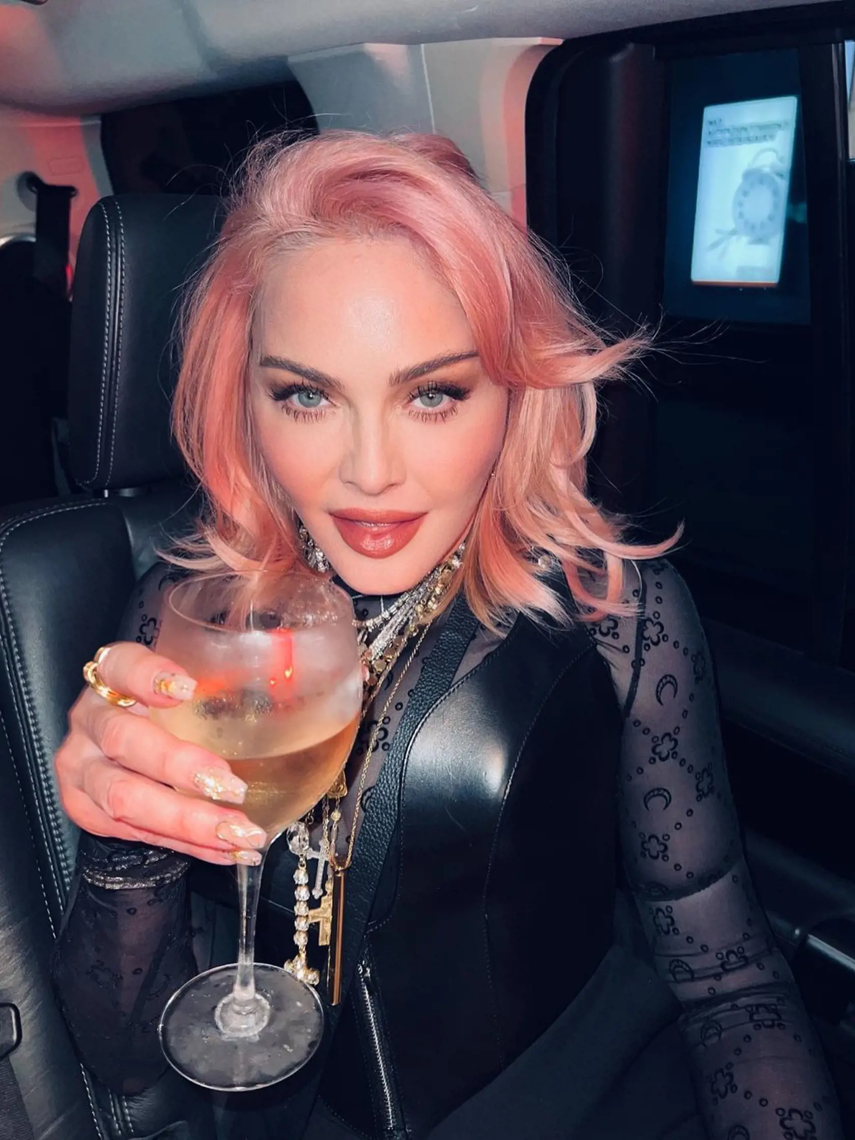 Najväčšie tajomstvá jej mladého vzhľadu: Madonna používa na pokožku vidličku a ďalšie triky.