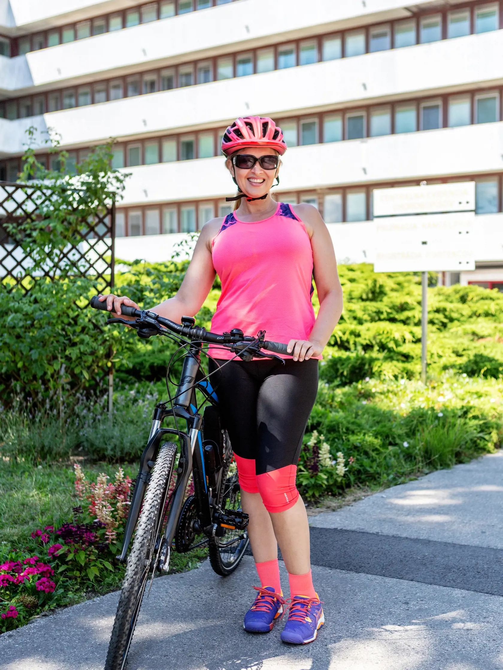 Adriana Kmotríková - moderátorka TV JOJ sa zúčastnila cyklistického pelotónu na podporu liečby rakoviny.