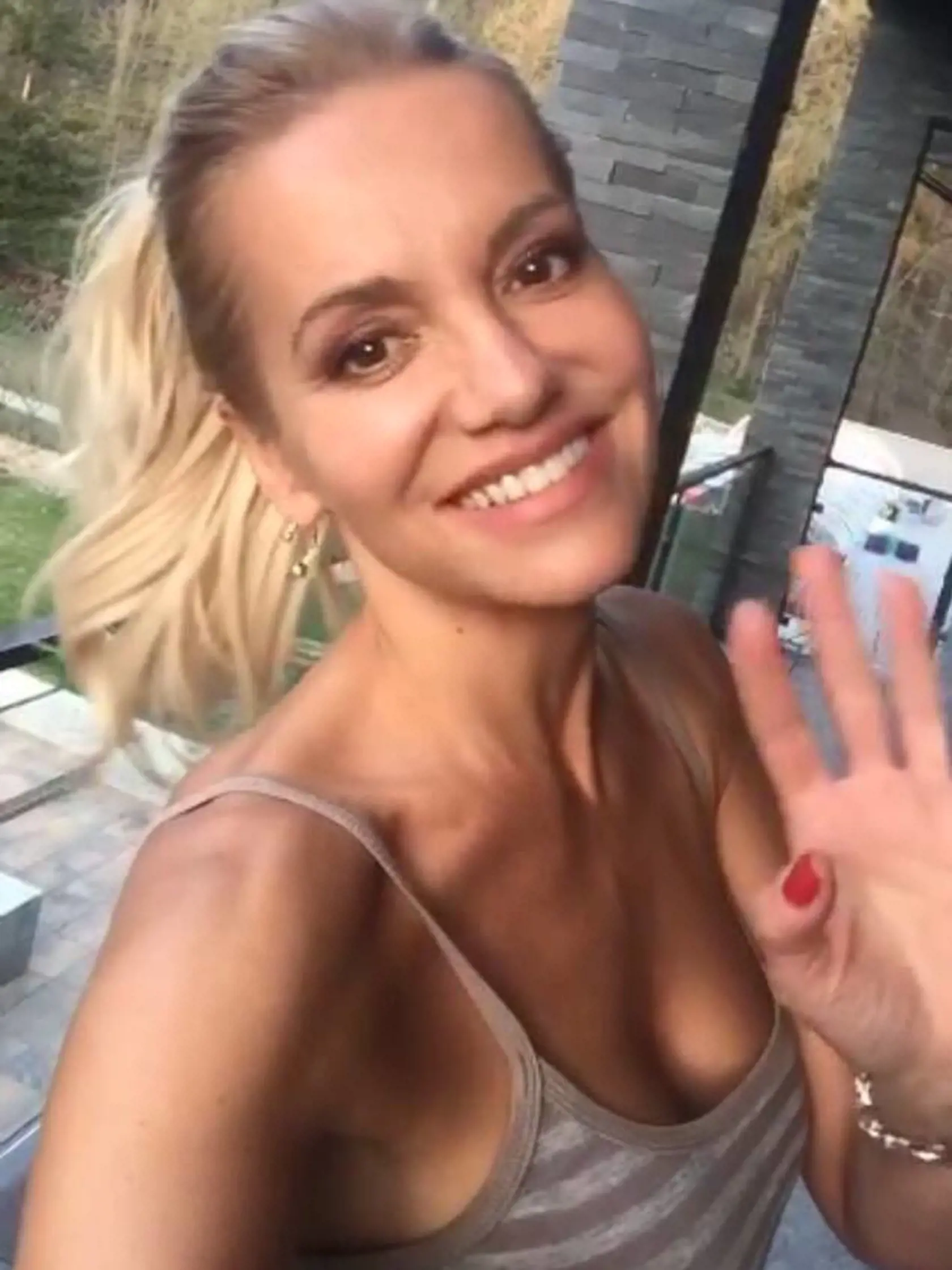 Dara Rolins (47)
