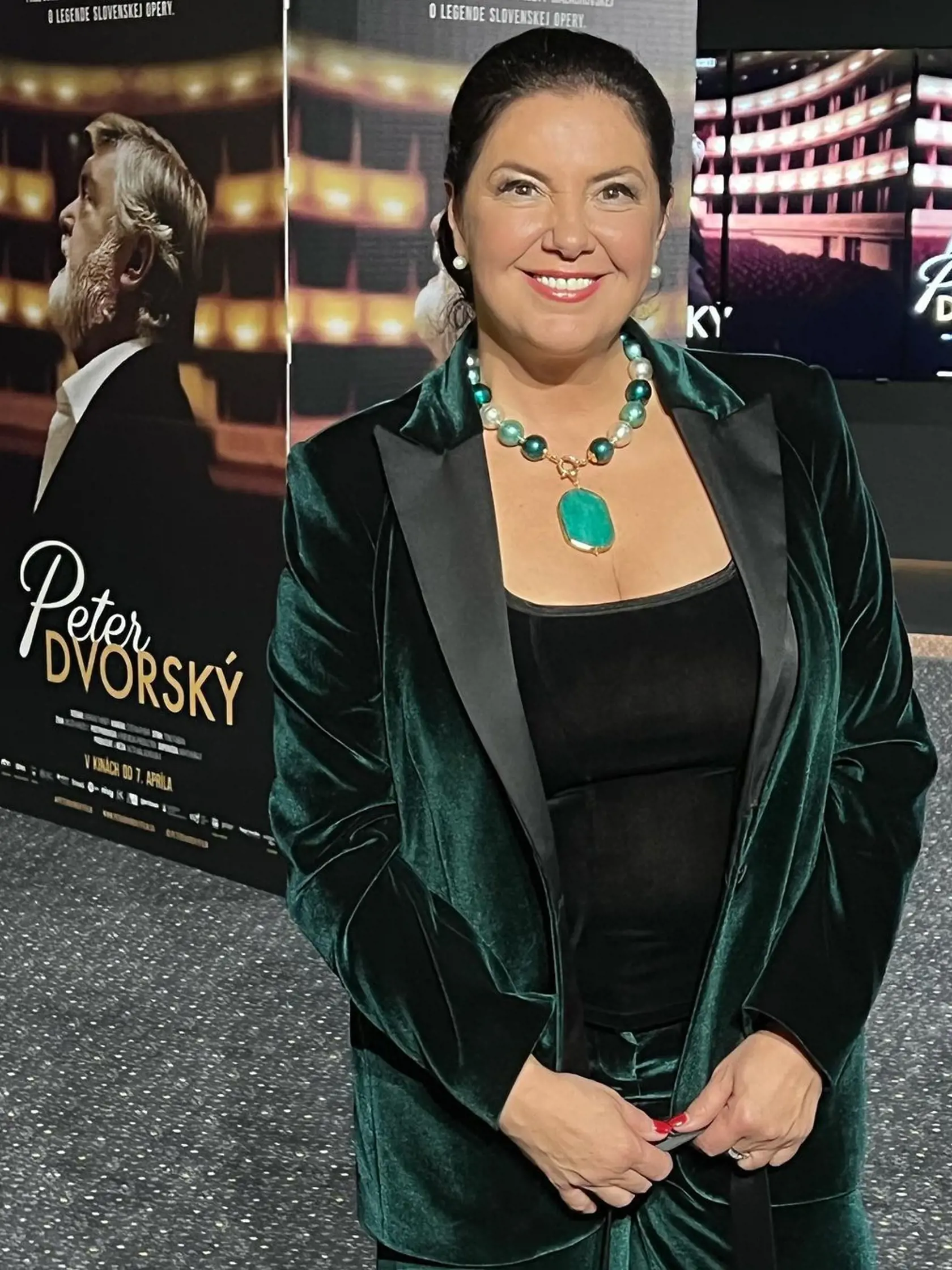 "Tak včera bol Veľký deň, 🙏premiéra násho filmu , pre mňa veľká výnimočná práca💪ďakujem za podporu a dajte vedieť ako sa Vám film páčil 🙏🙏" Napísala o svojom novom filme s názvom Peter Dvorská.
