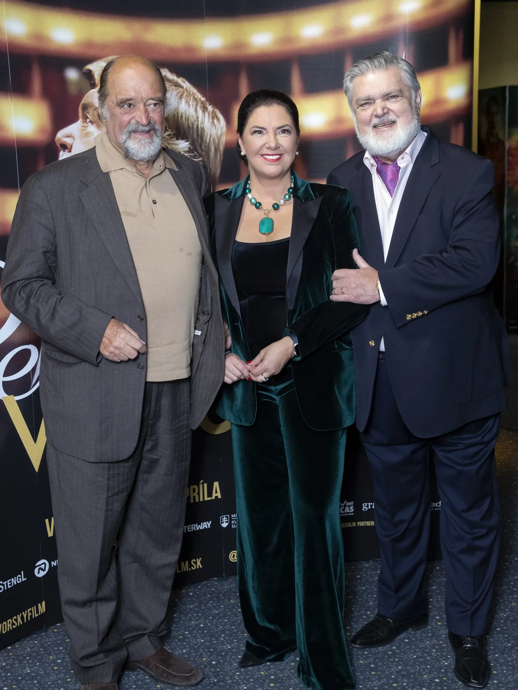 Peter Dvorský - film Ivety Malachovskej o legende slovenskej opery. Premiéra filmu v bratislavskom kine nákupného centra Bory Mall. Na snímke zprava je Peter Dvorský a Iveta Malachovská.