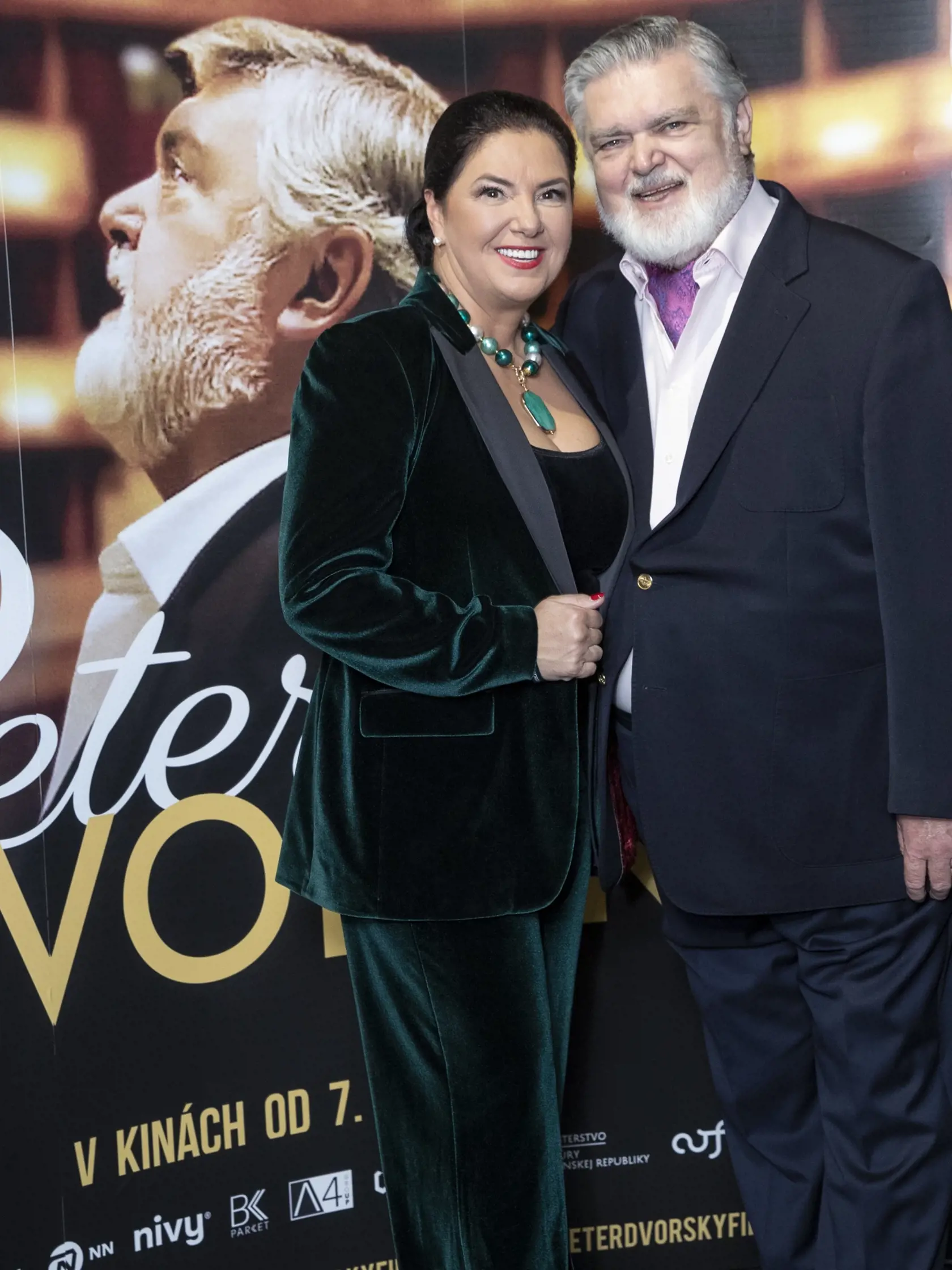 Peter Dvorský - film Ivety Malachovskej o legende slovenskej opery. Premiéra filmu v bratislavskom kine nákupného centra Bory Mall. Na snímke je Peter Dvorský a Iveta Malachovská.