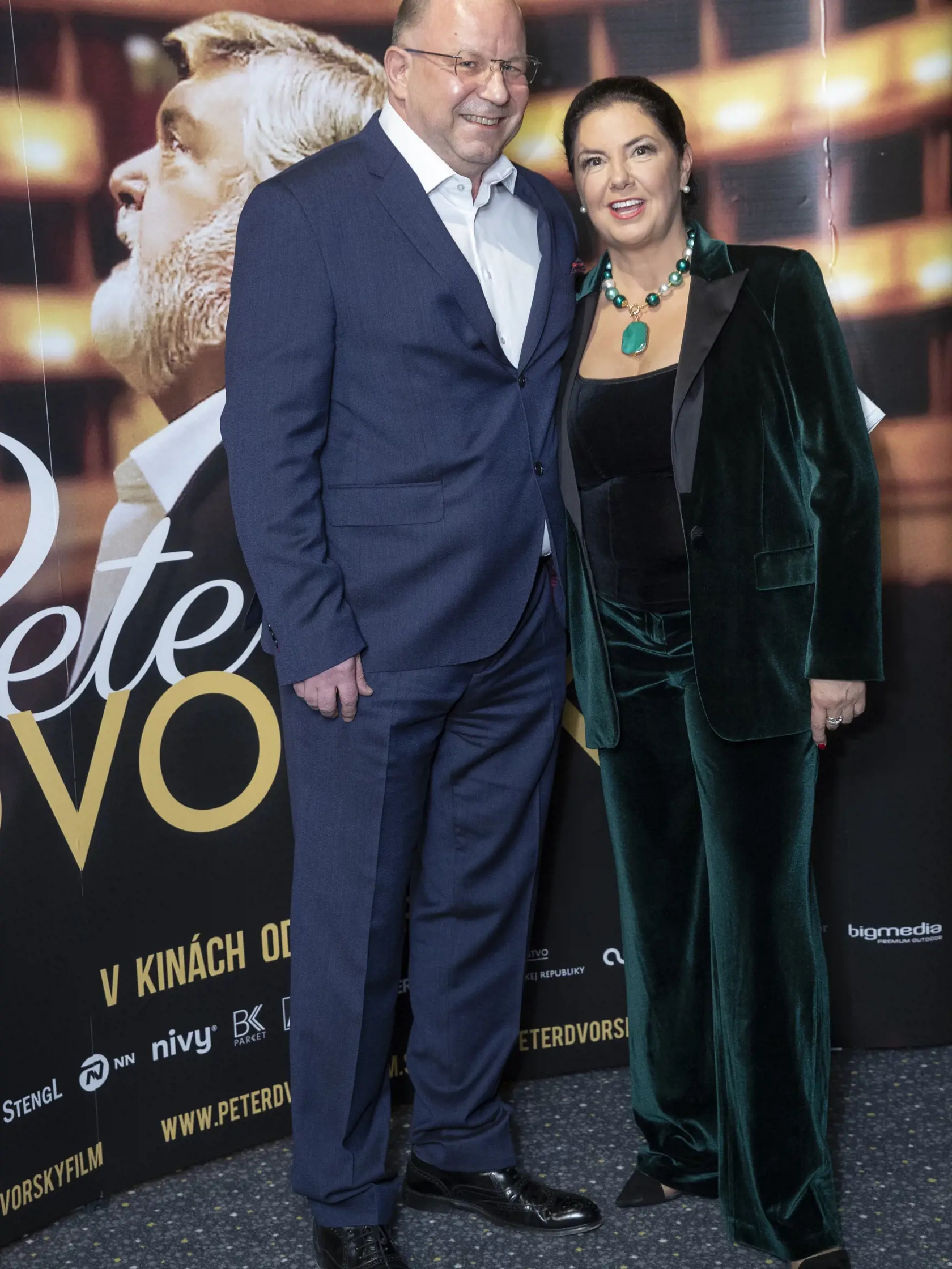 Peter Dvorský - film Ivety Malachovskej o legende slovenskej opery. Premiéra filmu v bratislavskom kine nákupného centra Bory Mall. Na snímke je Jaroslav Rezník a Iveta Malachovská.