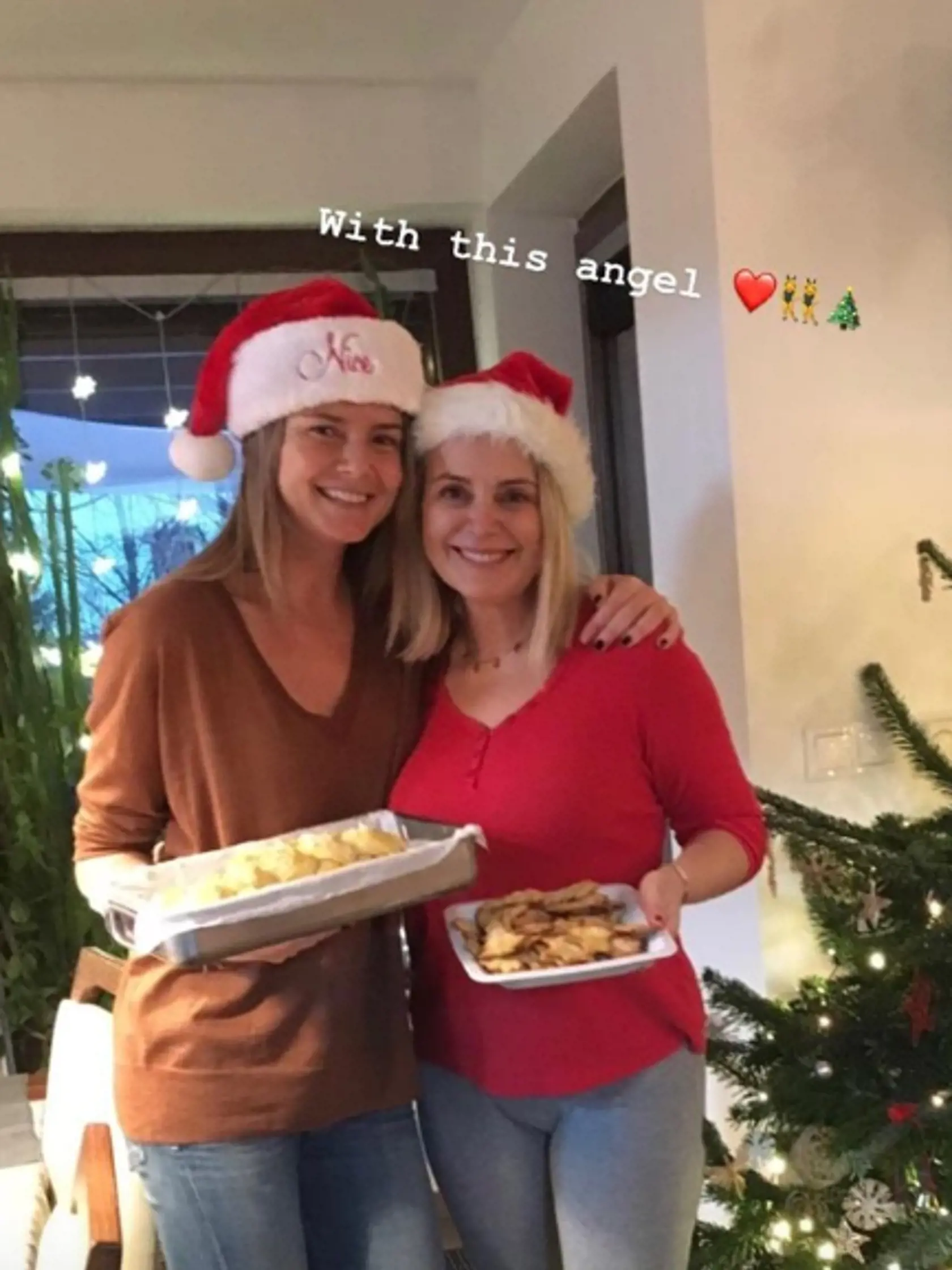 Daniela Hantuchová a herečka Zuzana Vačková si spríjemnili sviatky spoločným pečením rôznych dobrôt.