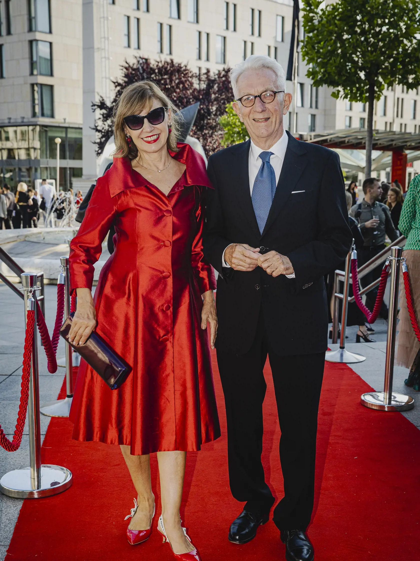 Na snímke  Konrad Kreuzer a Alena Heribanová prichádzajú do budovy Opery a baletu Slovenského národného divadla na špeciálne predstavenie Fashion Ballet 23.