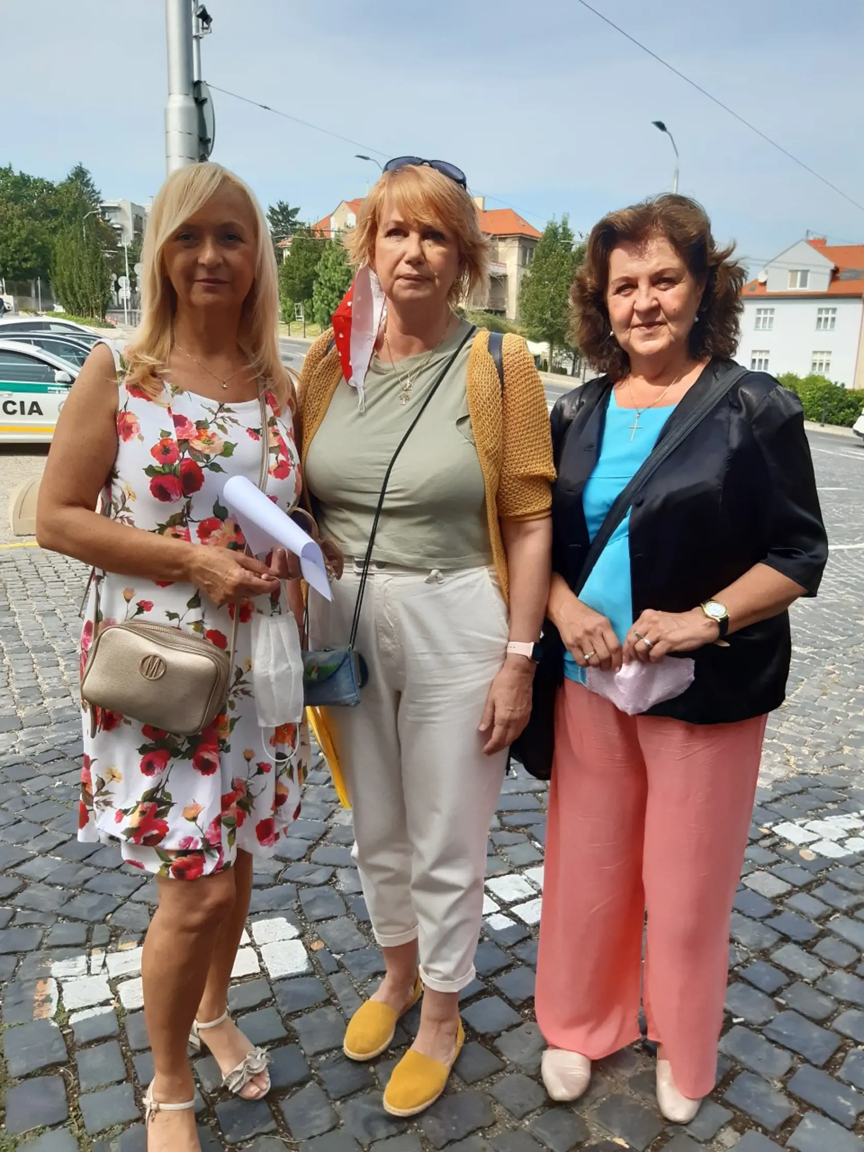 Tieto tri dámy zastupujú 140 000 žien matiek, ktorých sa nespravodlivá tabuľka týka. Zľava: právnička Viera Kubicová, Eva Klikáčová a Mária Beladič.