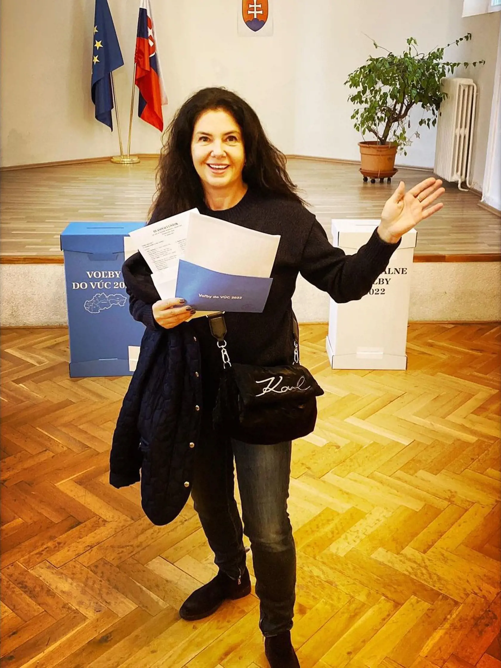 Priamo vo volebnej miestnosti sa odfotila moderátorka Iveta Malachovská.