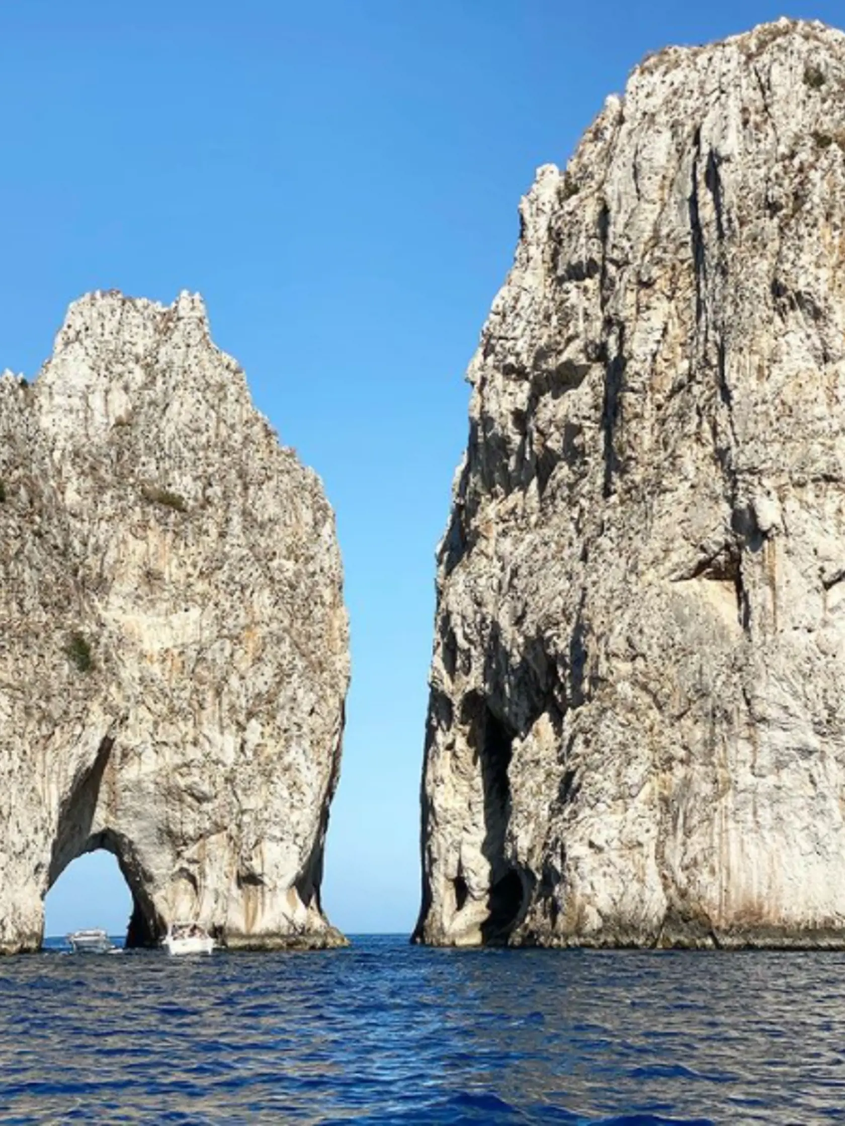 Bývalá priateľka a matka Kollárových dvoch detí zverejnila na sociálnej sieti záber z talianskeho ostrova Capri, čím prezradila destináciu, kde bola spolu s Borisom.