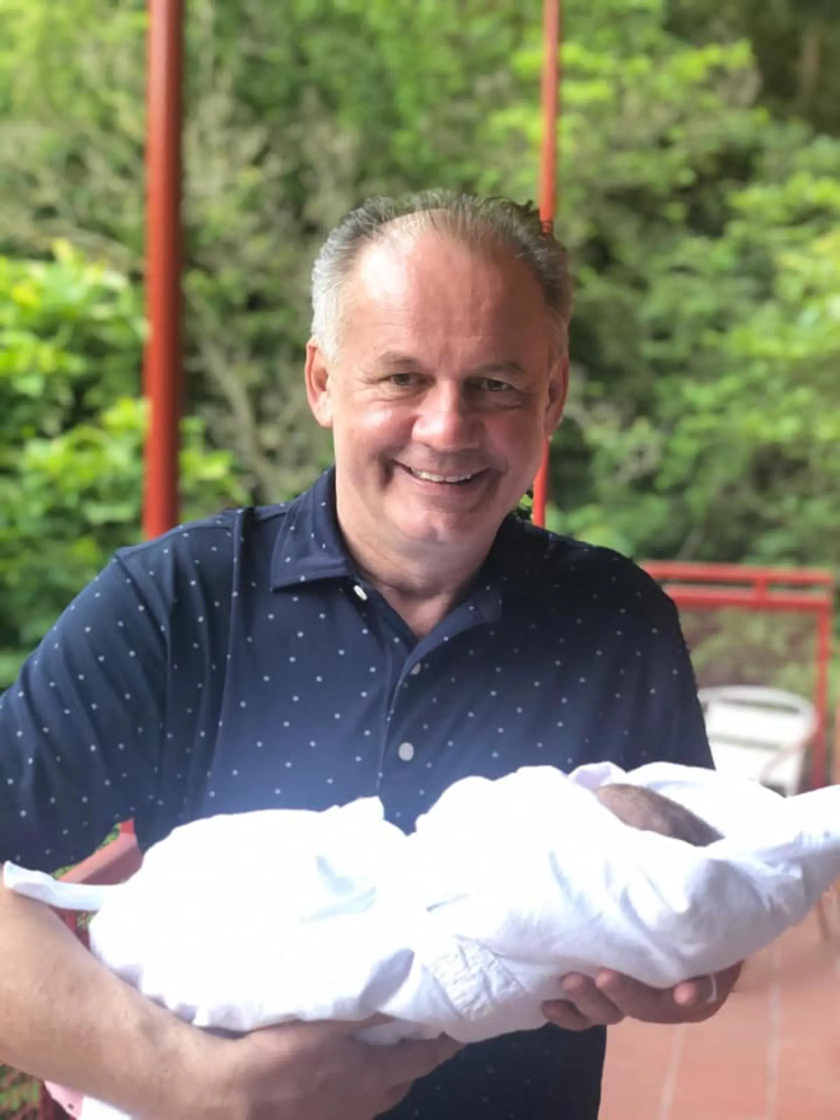 Andrej Kiska s vnučkou Lily.