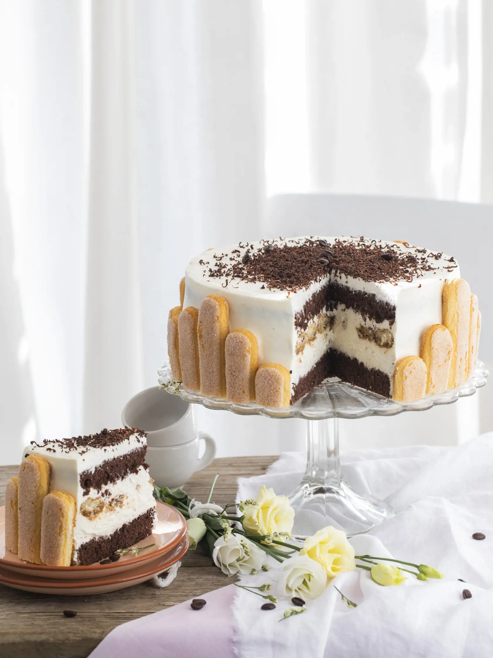 Kokosová tiramisu torta s vaječným koňakom a kávou