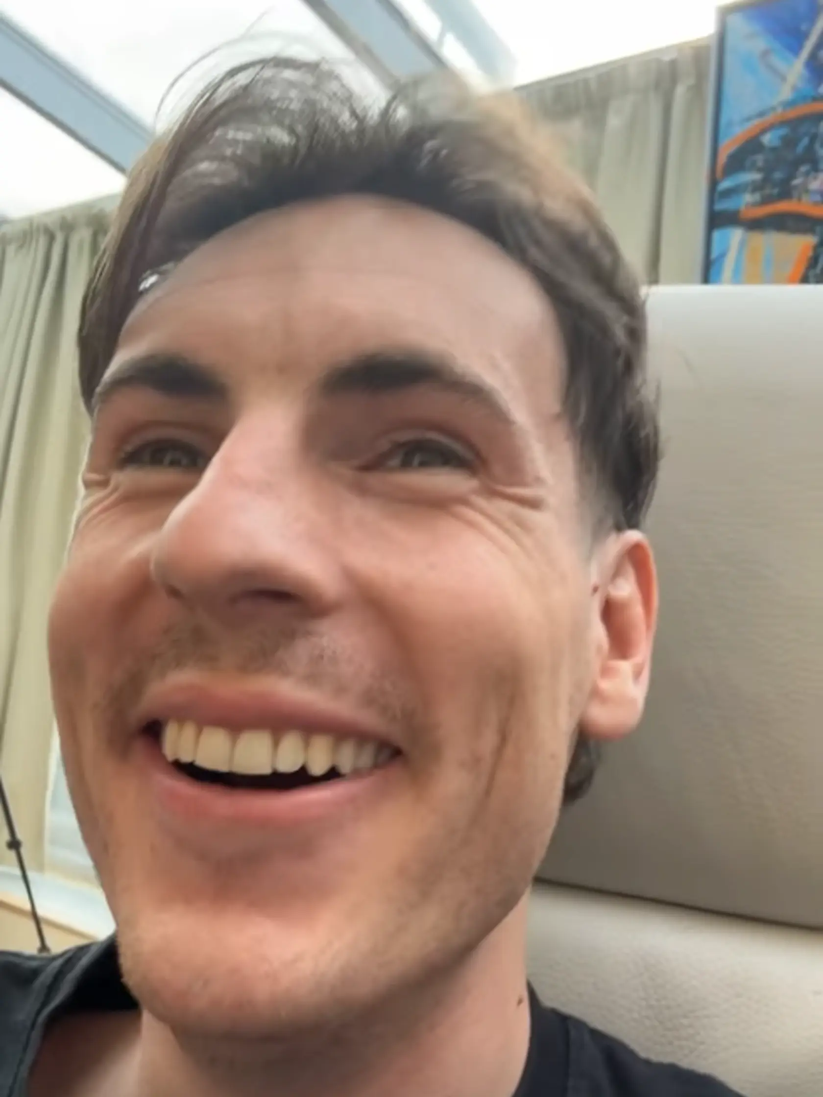 Youtuber a influencer ExplOited.