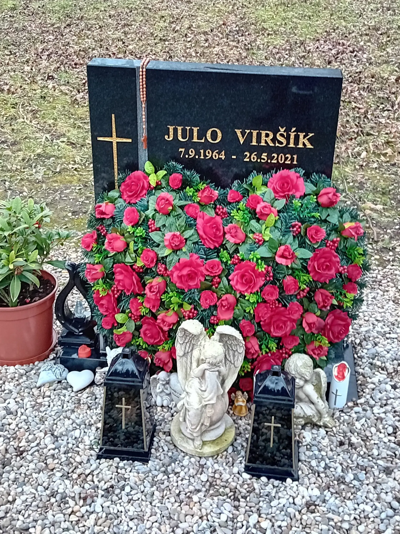 Hrob Jula Viršíka na Ondrejskom cintoríne v Bratislave, január 2025.