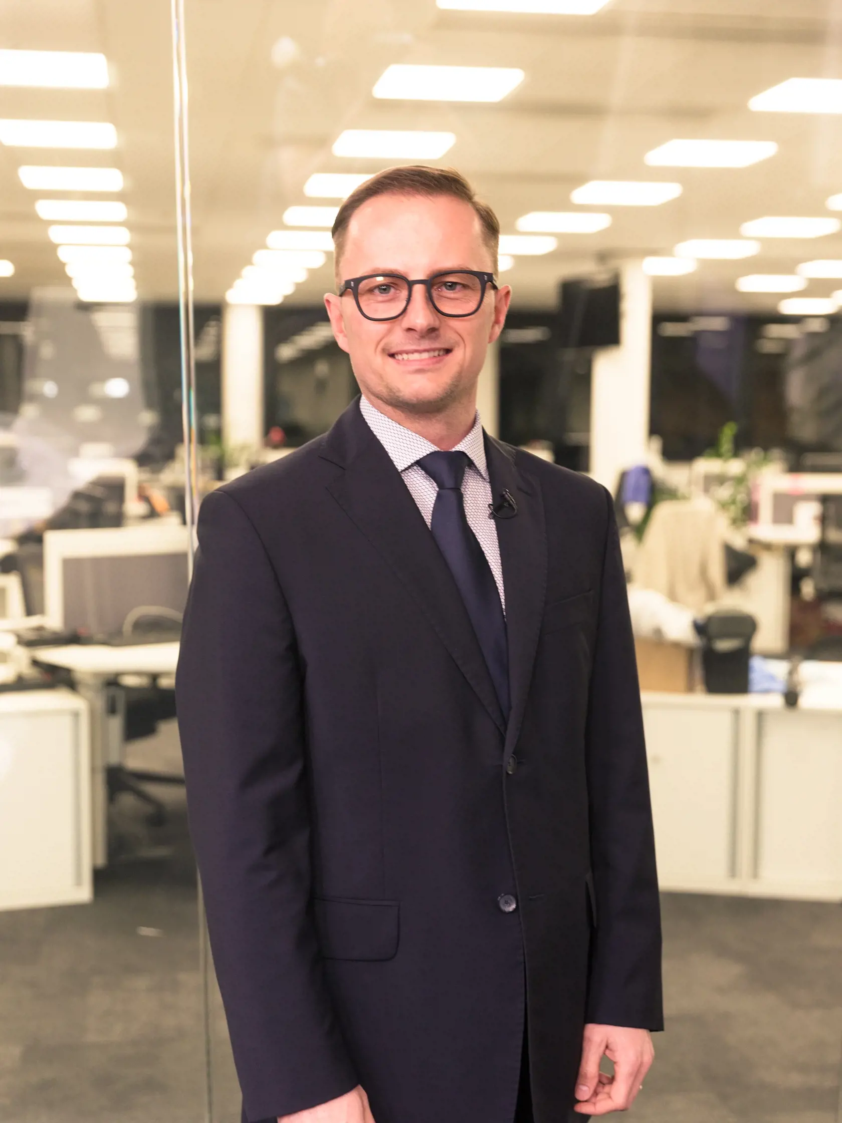 „V súčasnej situácii by štát mal najskôr zistiť, aké motivácie majú občania k (ne)očkovaniu. Po získaní a vyhodnotení ‚očkovacieho správania‘ Slovákov by bolo potrebné zvážiť, či je mediálna kampaň k očkovaniu potrebná a čo má byť jej obsahom,“ zamyslel sa Řádek. „Zatiaľ som však skeptický, že by akákoľvek kampaň dokázala zásadným spôsobom ovplyvniť mieru zaočkovanosti. Politici v tejto fáze pandémie svoju prácu odviedli a ďalej by sa zatiaľ angažovať nemali. Je to už kontraproduktívne,“ dodal.