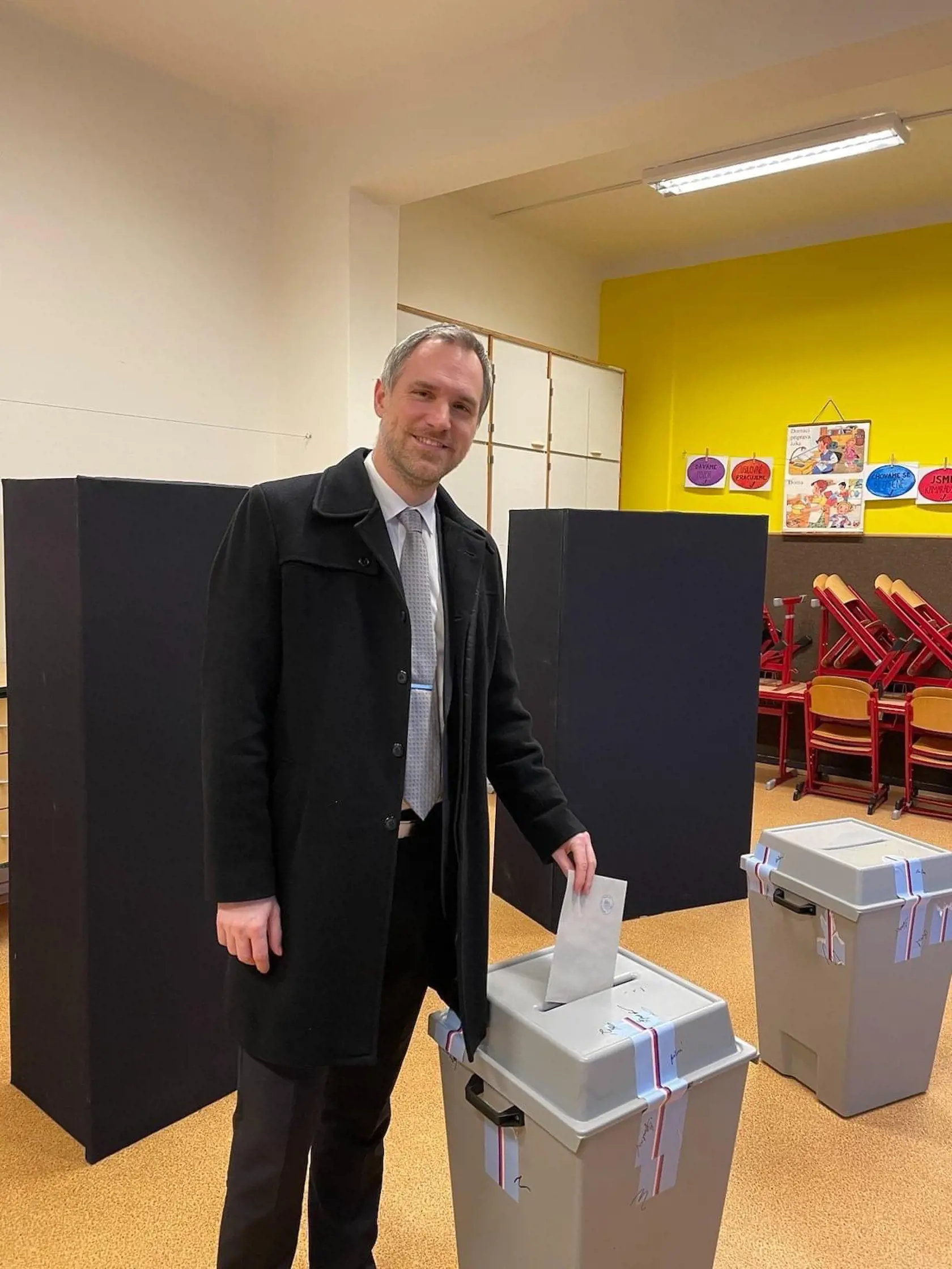 "Prial by som si pre našu krajinu prezidenta, ktorý je čestný, vie hrať fér a má rešpekt ku všetkým ľuďom, či už sú jeho priaznivci alebo odporcovia," napísal pražský primátor na sociálnej sieti.