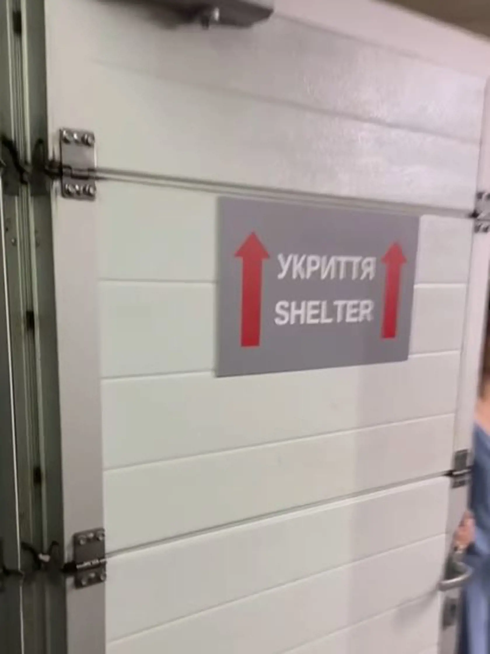 Wanda Hrycová dokumentuje cestu do Kyjeva: Nahodená v gala sa musela presunúť do krytu.