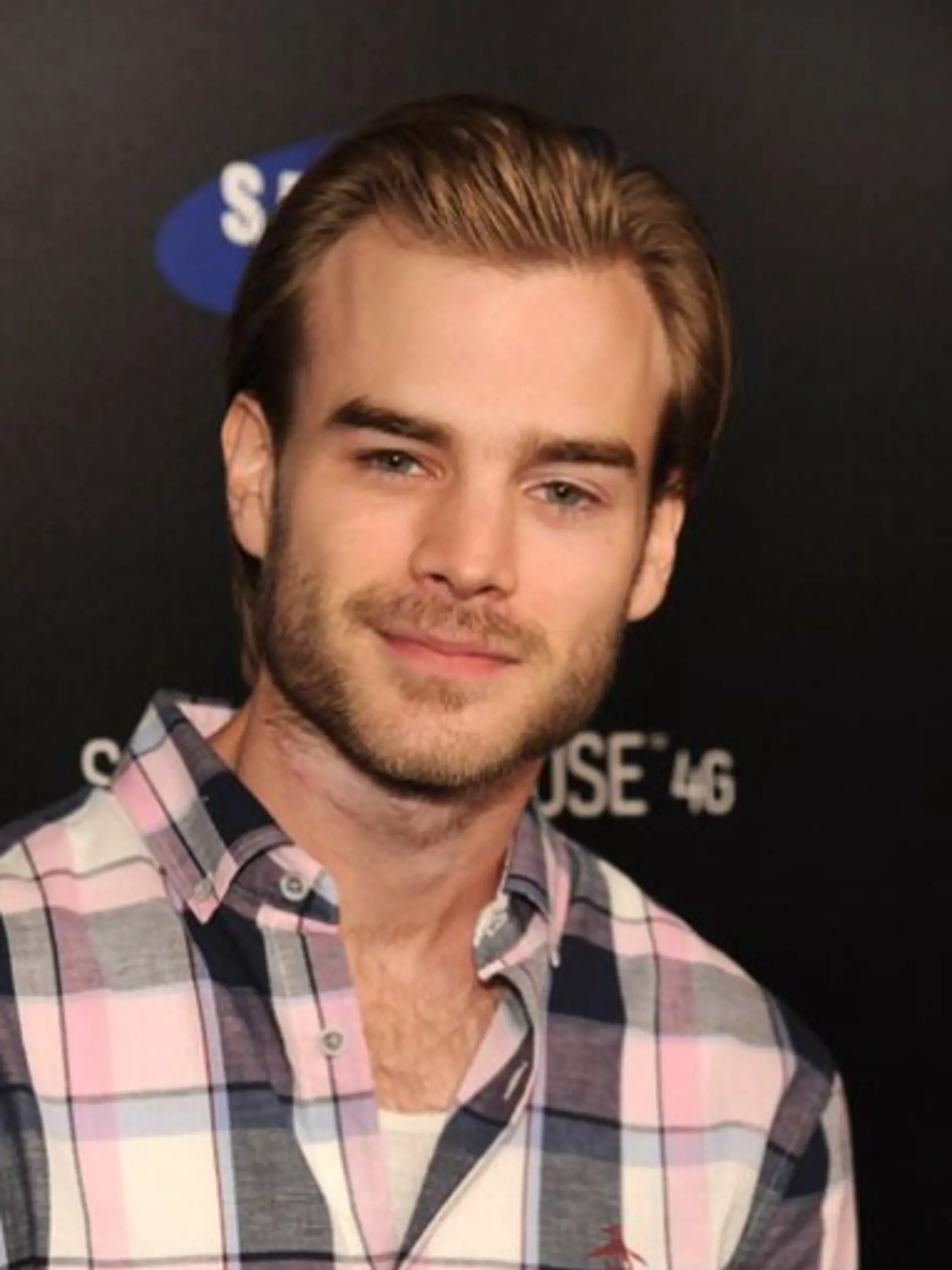 Takto vyzerá David Gallagher dnes.
Objavil sa v mnohých seriáloch ako The Vampire Diaries, Bez stopy a Criminal Minds. Má za sebou niekoľko vzťahov, chodil s Megan Fox (2003 – 2004), po nej rok s Shannon Woodwardovou a v tom istom roku aj s Jillian Grace.