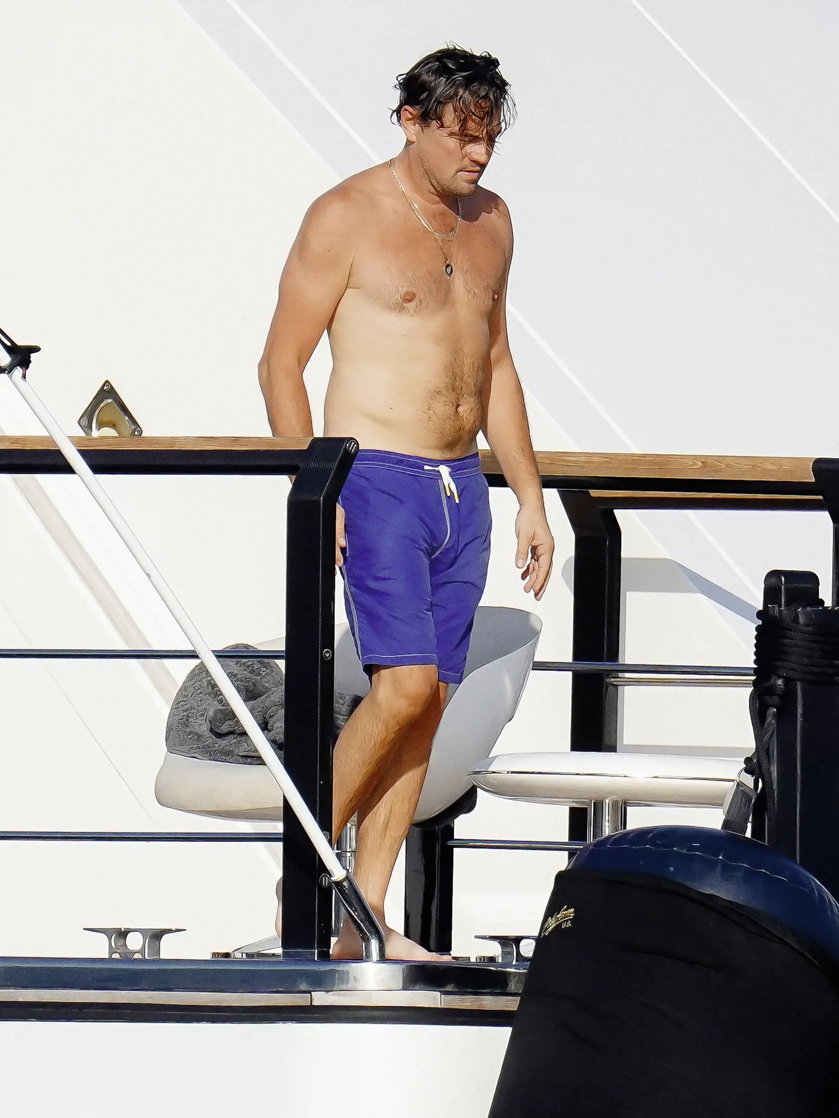 Leonardo DiCaprio si vraj tiež rád užíva na jachtách s mladými kráskami.