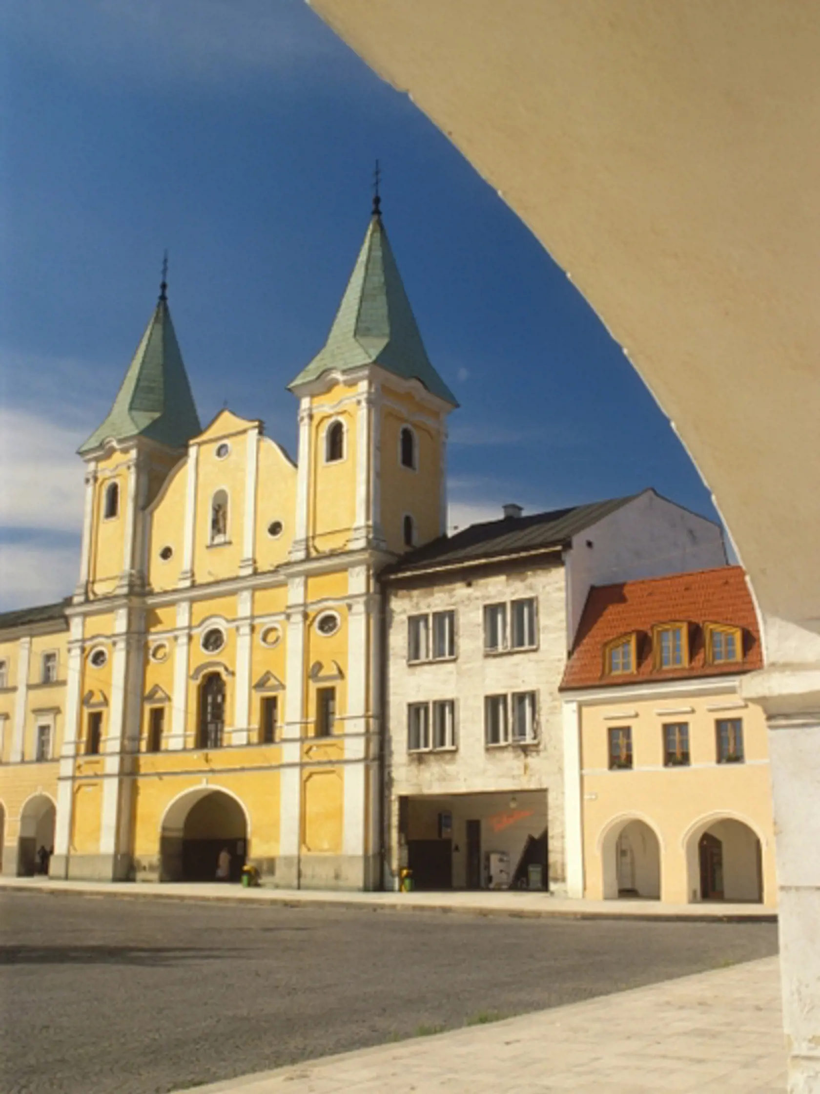 Žilina
daň za byt – 0,5 eura za 1m2
za byt s rozlohou 60m2: 30 eur za rok
daň za psa: 40 eur
poplatok za odpad: 40 eur