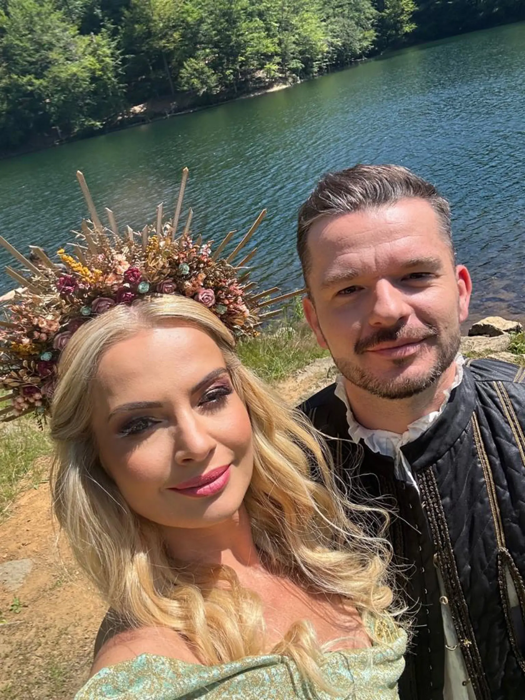 Marianna Ďurianová a hudobník Štefan Štec počas nakrúcania nového projektu RTVS Voda spieva.