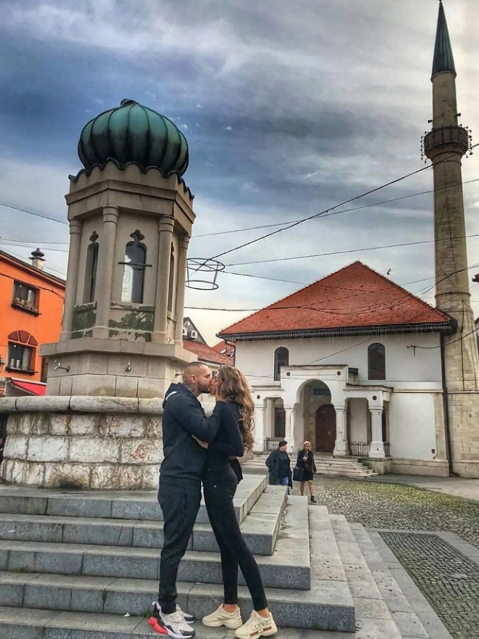 Pred pád dňami uplynul už rok odvtedy, čo sa Jasmina a Rytmus zasnúbili.