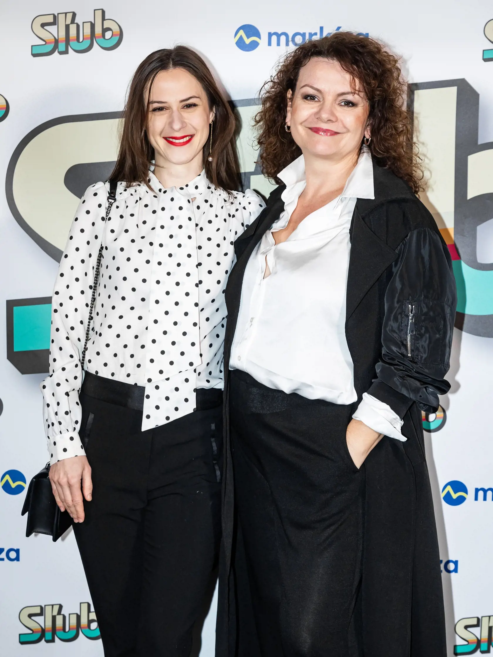 Premiéra denného televízneho seriálu “SĽUB” v Bratislave. Na snímka Anna Jakab Rakovská a Anikó Vargová.