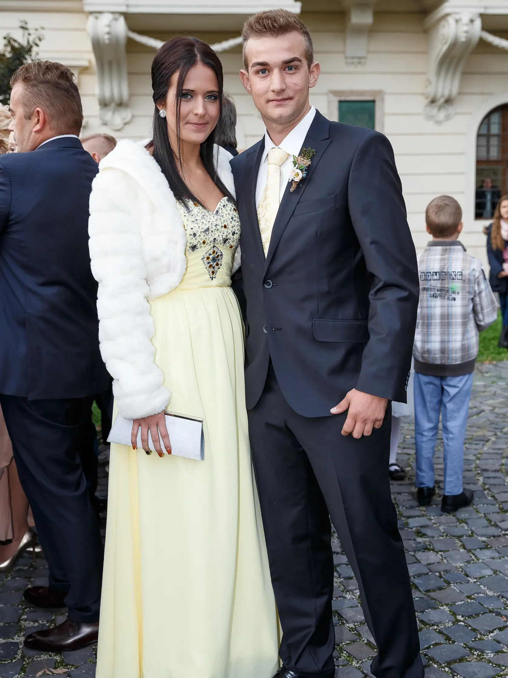 Október 2015: Svadba Zlatice Puškárovej a Patrika Švajdu v Trnave. Na snímke jeho najstarší syn Patrik s priateľkou.