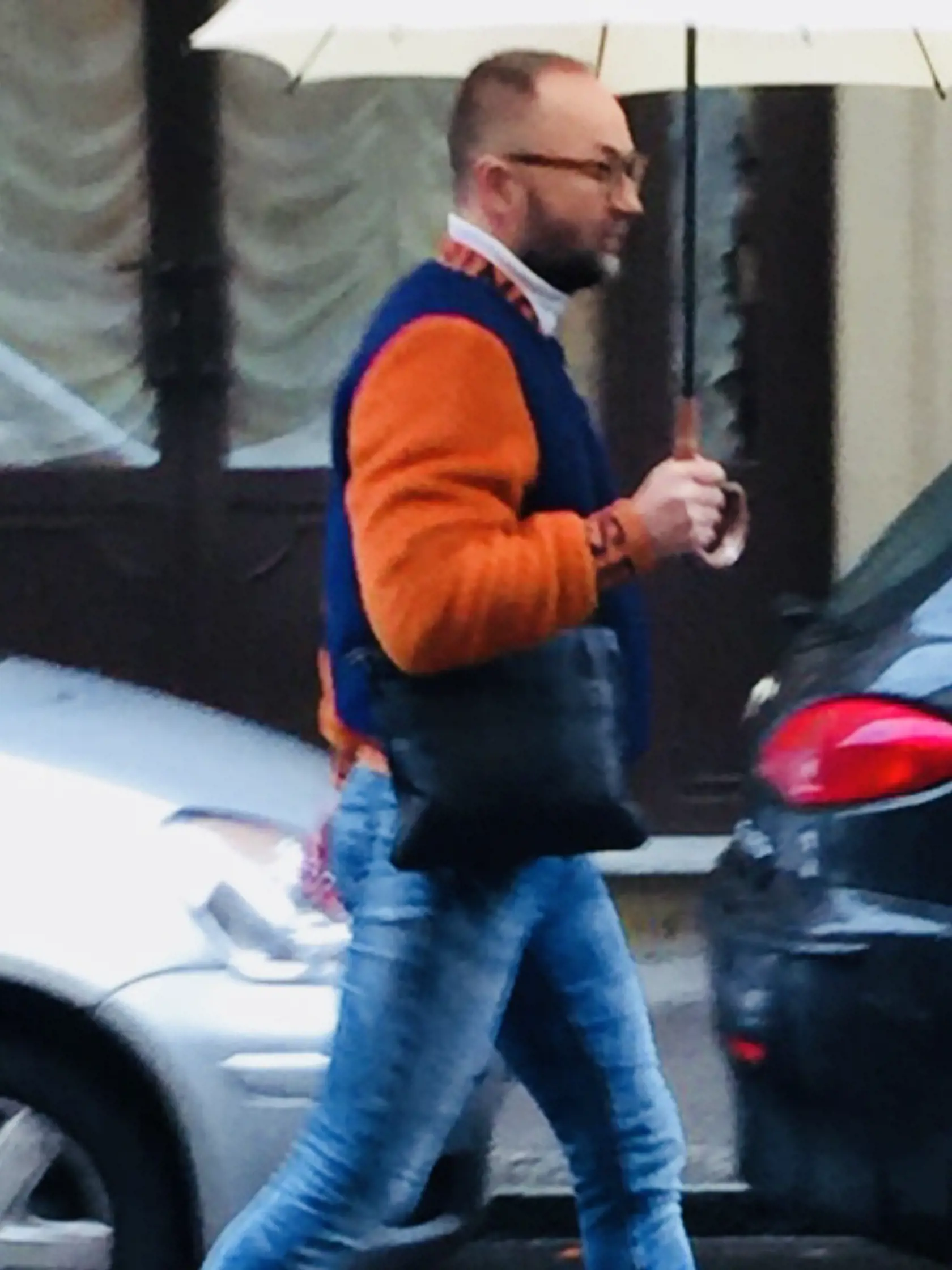 František Kabrheľ kam príde púta pozornosť luxusným extravagantným oblečením.