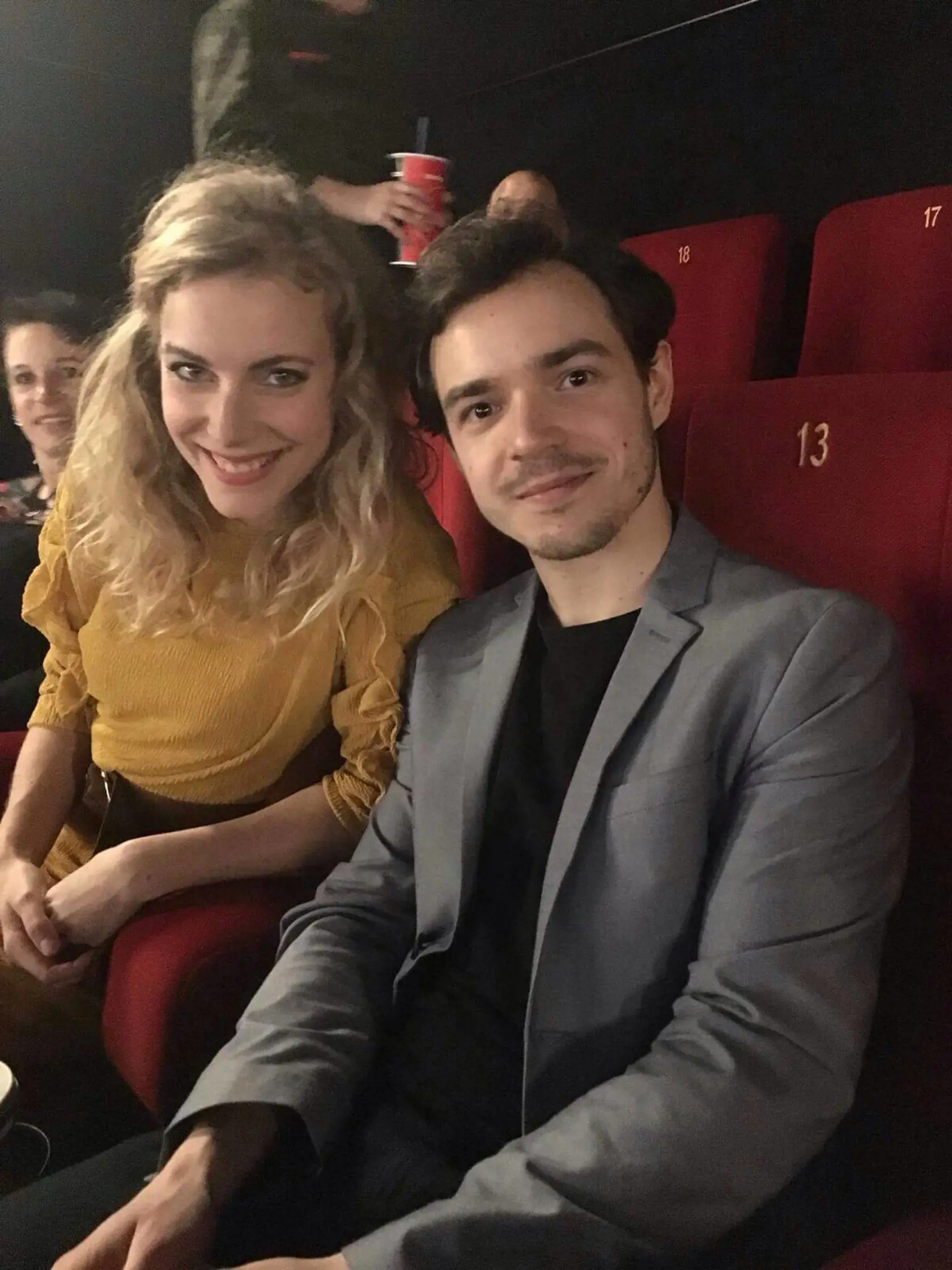 Dávid Hartl je jeden z najtalentovanejších hercov súčasnosti a pokračovateľom umenia najväčších divadelníkov našej histórie.  Na fotografii so sestrou, rovnako talentovanou herečkou Andreou Sabovou. 