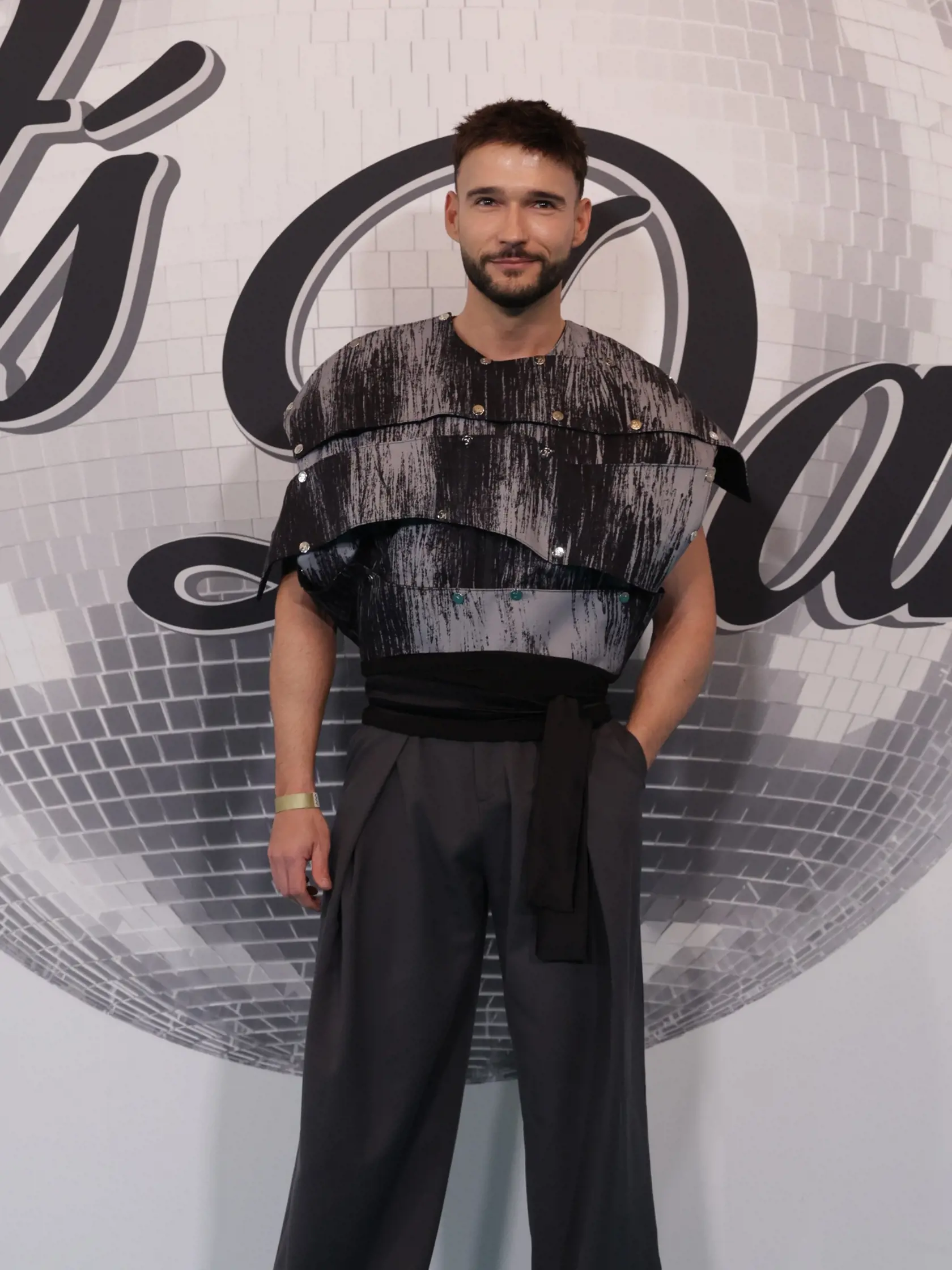Prvé kolo desiatej série Let´s Dance. Moderátor Vratko Sirági. 