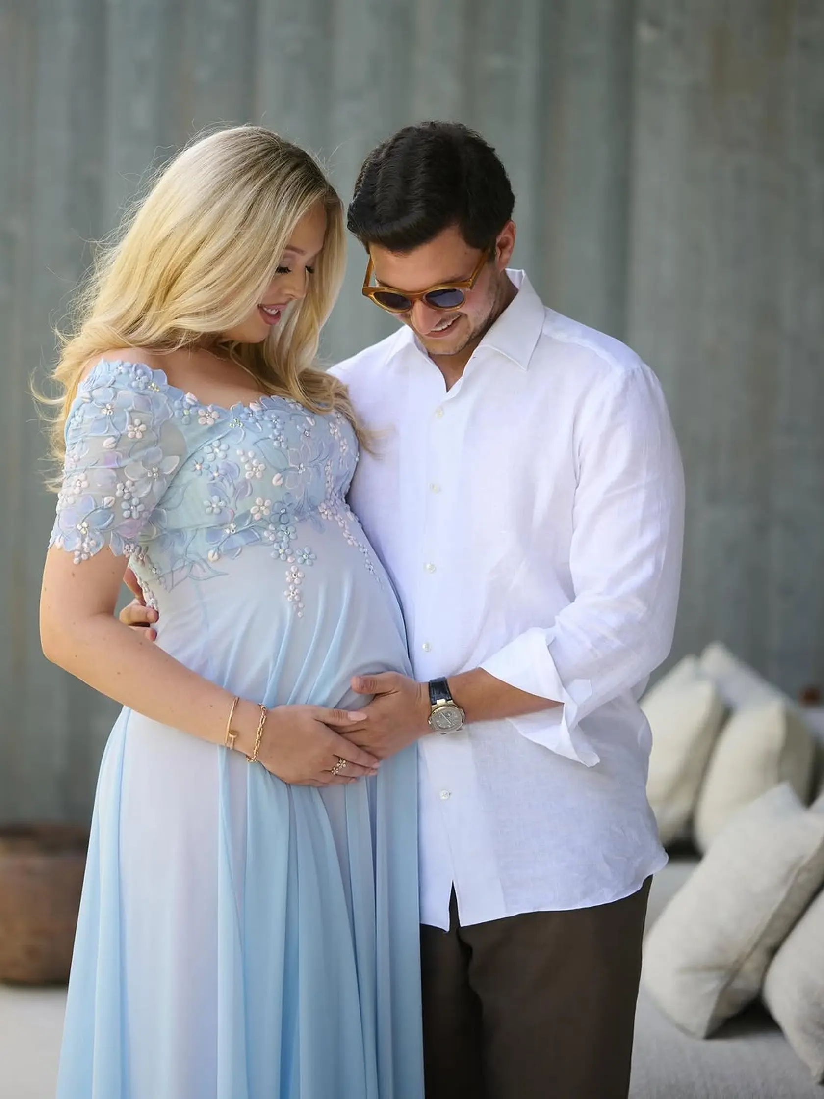 Tehuľka Tiffany Trump sa pyšne fotila s bruškom v 8. mesiaci. Budúca mama nemohla byť šťastnejšia, keď netrpezlivo očakáva narodenie svojho prvého dieťaťa s manželom, obchodníkom Michaelom Boulosom, s ktorým sa zosobášili v roku 2022. 