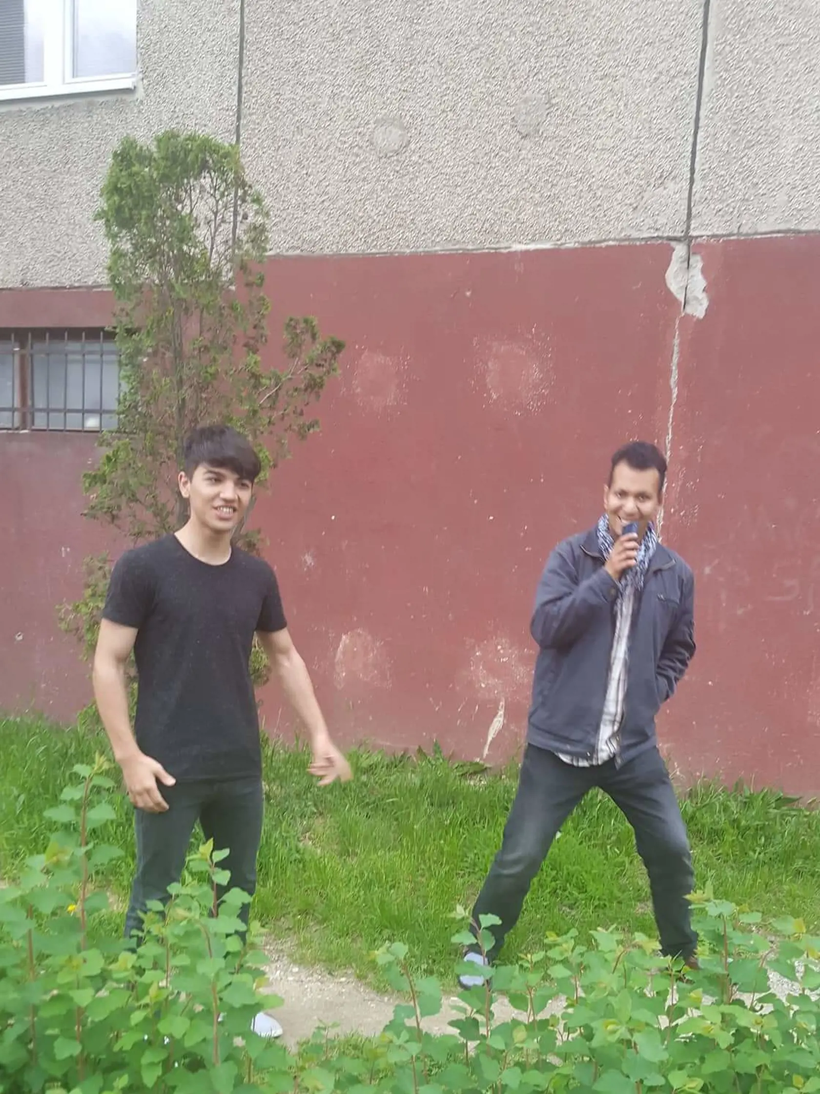 Afgánsky student z Košíc Raheb (16) pomáhal integrovať sa do spoločnosti rodákovi Sobanovi (20).