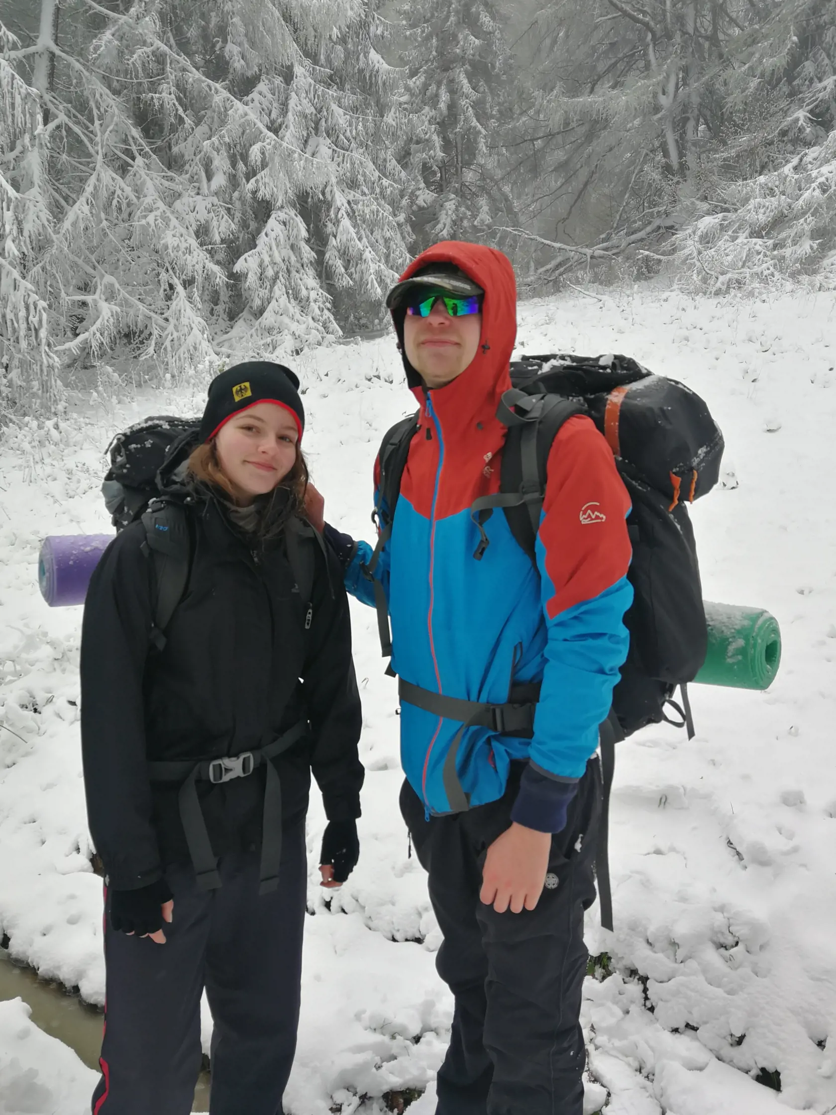 Klára absolvovala dve dobrodružné expedície, po prejdených 15 km a spánku v lese ju v májové ráno zobudila snehová prikrývka. Snehom sa brodila po hrebeňoch hôr desiatky kilometrov.