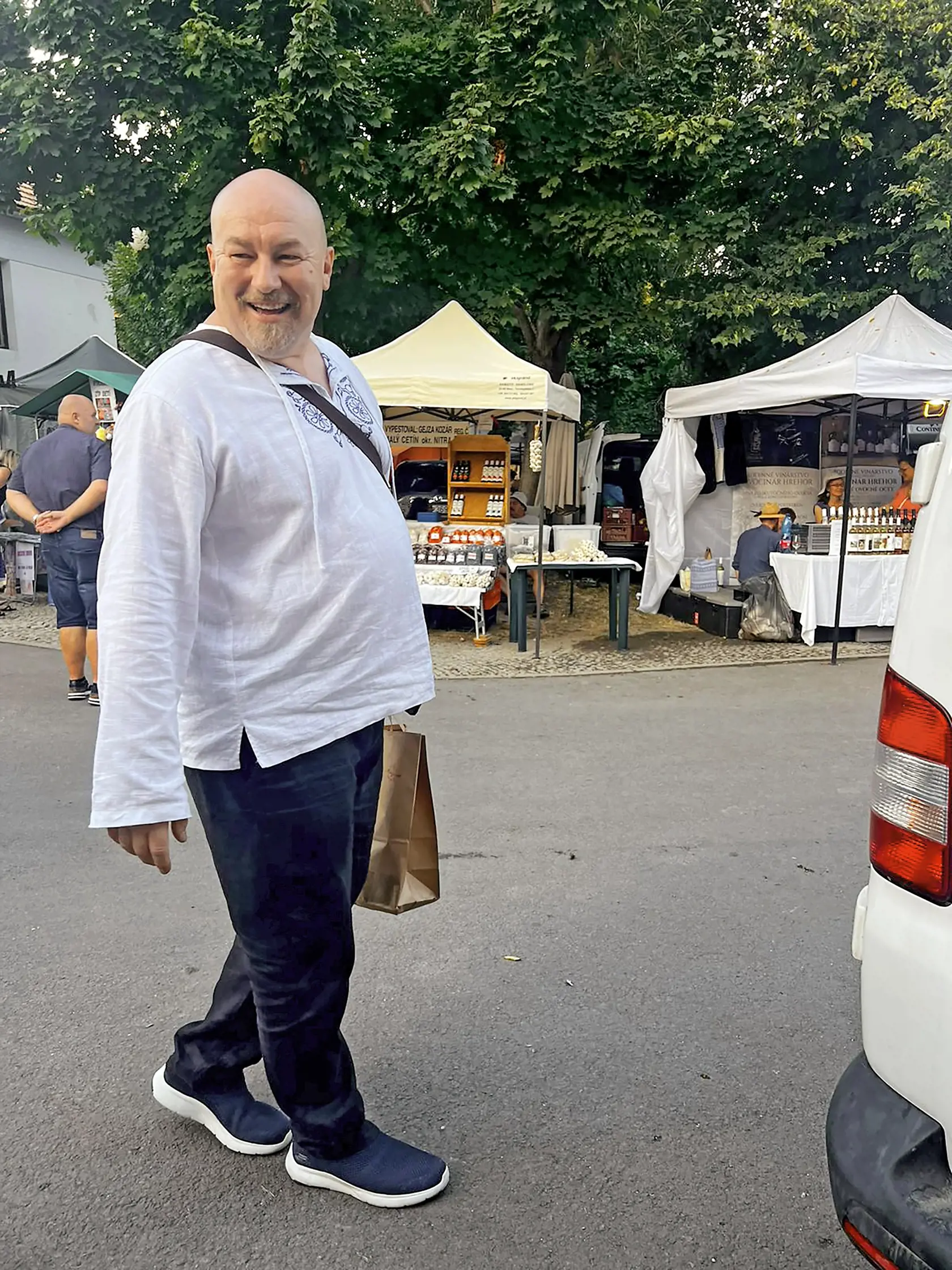 Lichotník. Politik prezradil, že keď v minulosti jazdil po dedine na motorke a videl peknú babu, prvé, čo mu napadlo, bolo: Bože, to je suka! A myslel to ako poklonu.