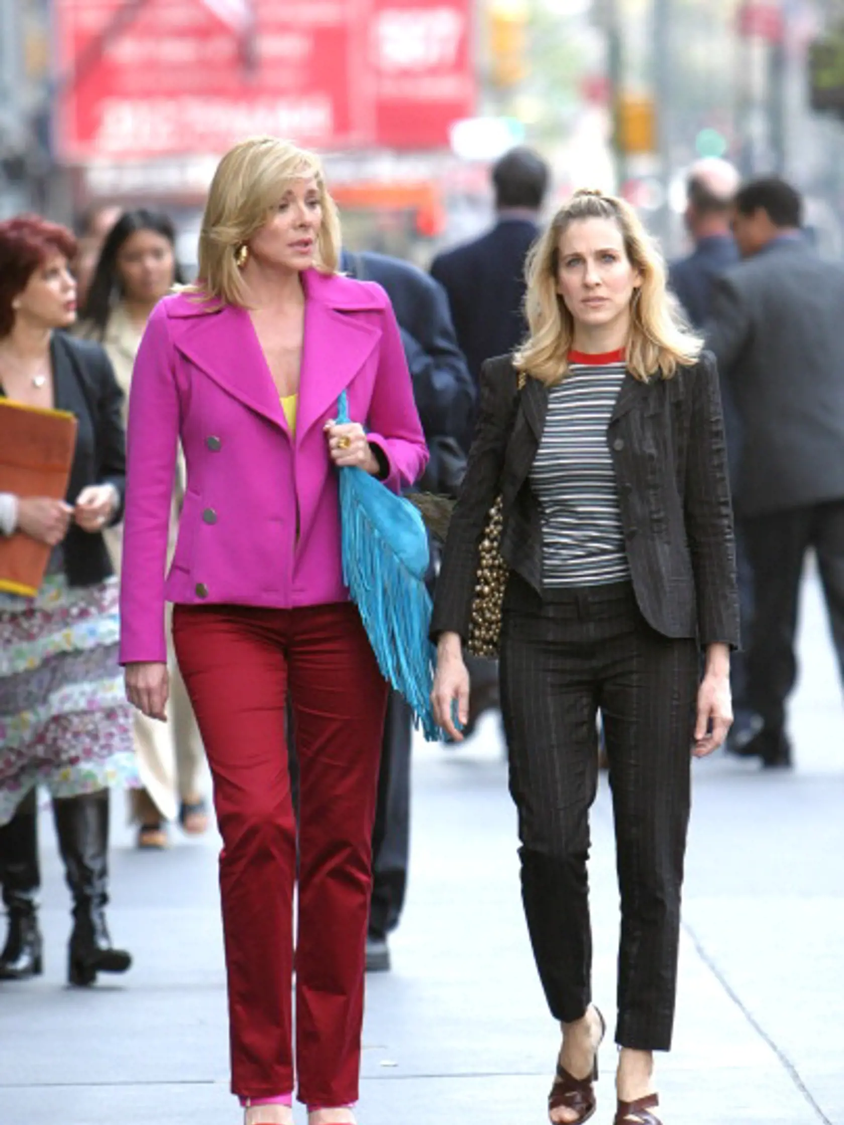 Kim Cattrall and Sarah Jessica Parker during Kim Cattrall and Sarah Jessica Parker On Location For Sex And The City at Saks Fifth Ave in New York, New York, United States. (Photo by James Devaney/WireImage)