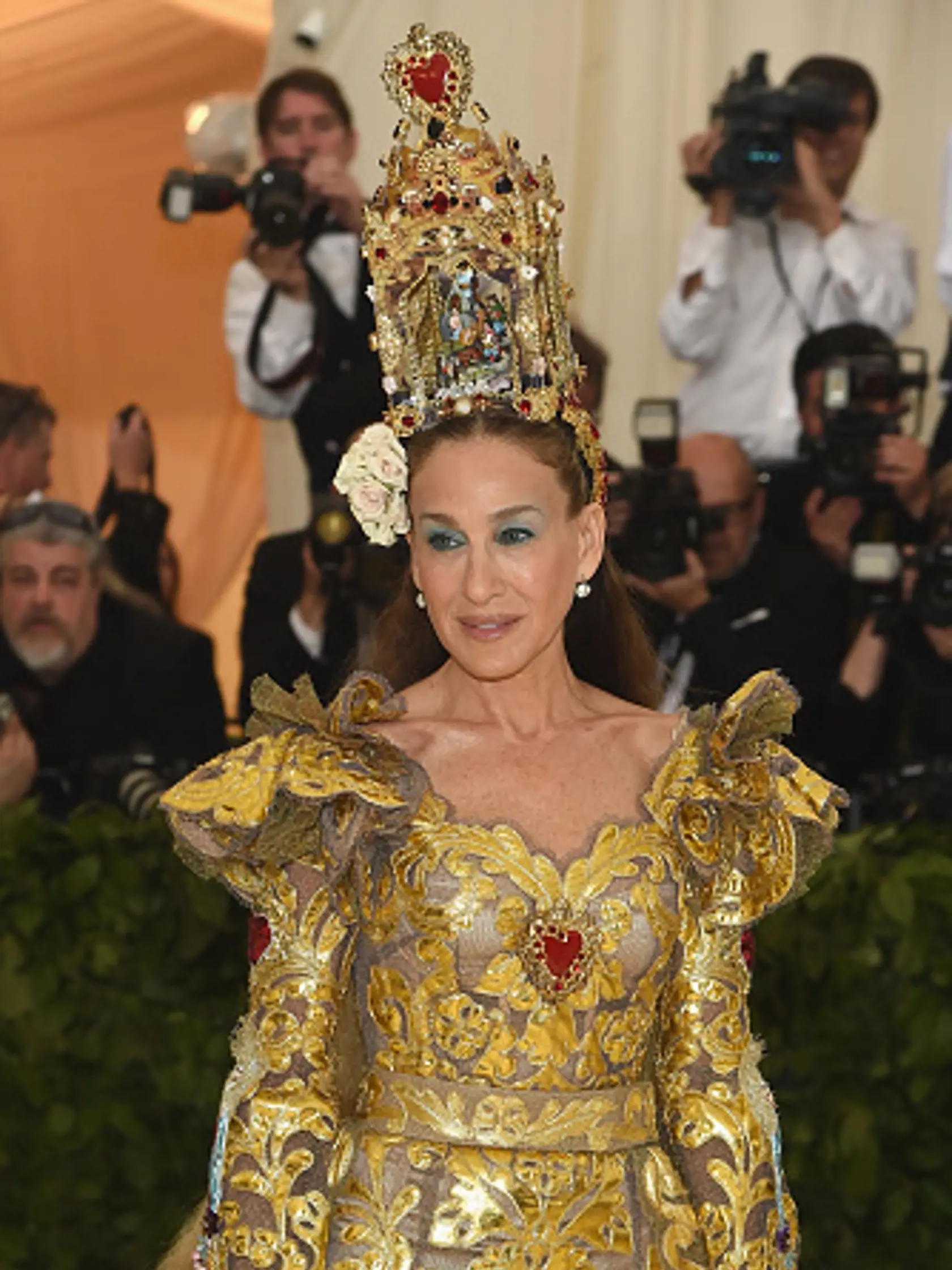 NEW YORK, NY - MAY 07:  Sarah Jessica Parker attends the Heavenly Bodies: Fashion & The Catholic Imagination Costume Institute Gala at The Metropolitan Museum of Art on May 7, 2018 in New York City.  (Photo by Jamie McCarthy/Getty Images)