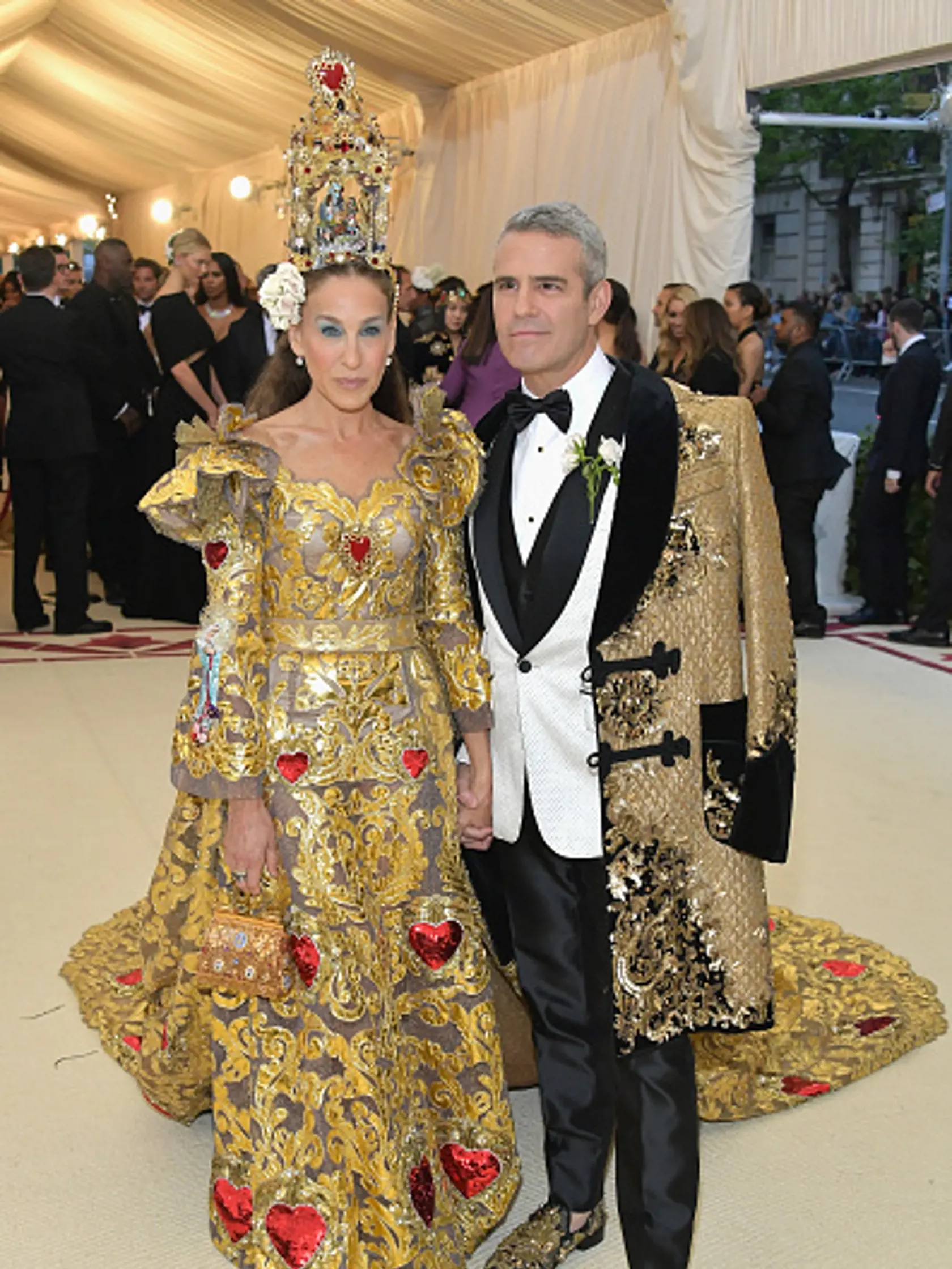 NEW YORK, NY - MAY 07:  Sarah Jessica Parker and Andy Cohen attend the Heavenly Bodies: Fashion & The Catholic Imagination Costume Institute Gala at The Metropolitan Museum of Art on May 7, 2018 in New York City.  (Photo by Neilson Barnard/Getty Images)