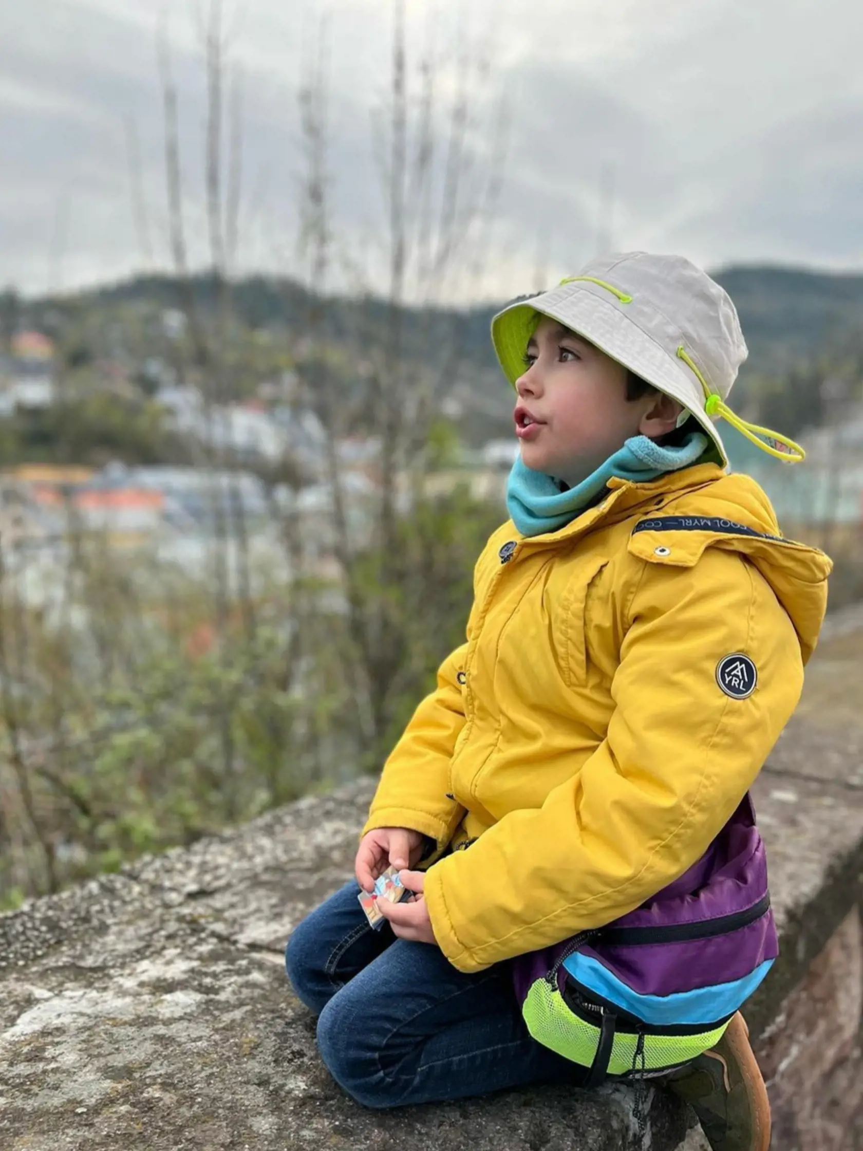 "Každý deň sme turisti v našom meste. Vy ho možno poznáte preplnené. My ho poznáme úplne prázdne a úplne krásne. Milujem," vyjadrila sa speváčka k svojmu rodnému mestu na svojom instagramovom profile pod fotografie, ktoré zdieľala.