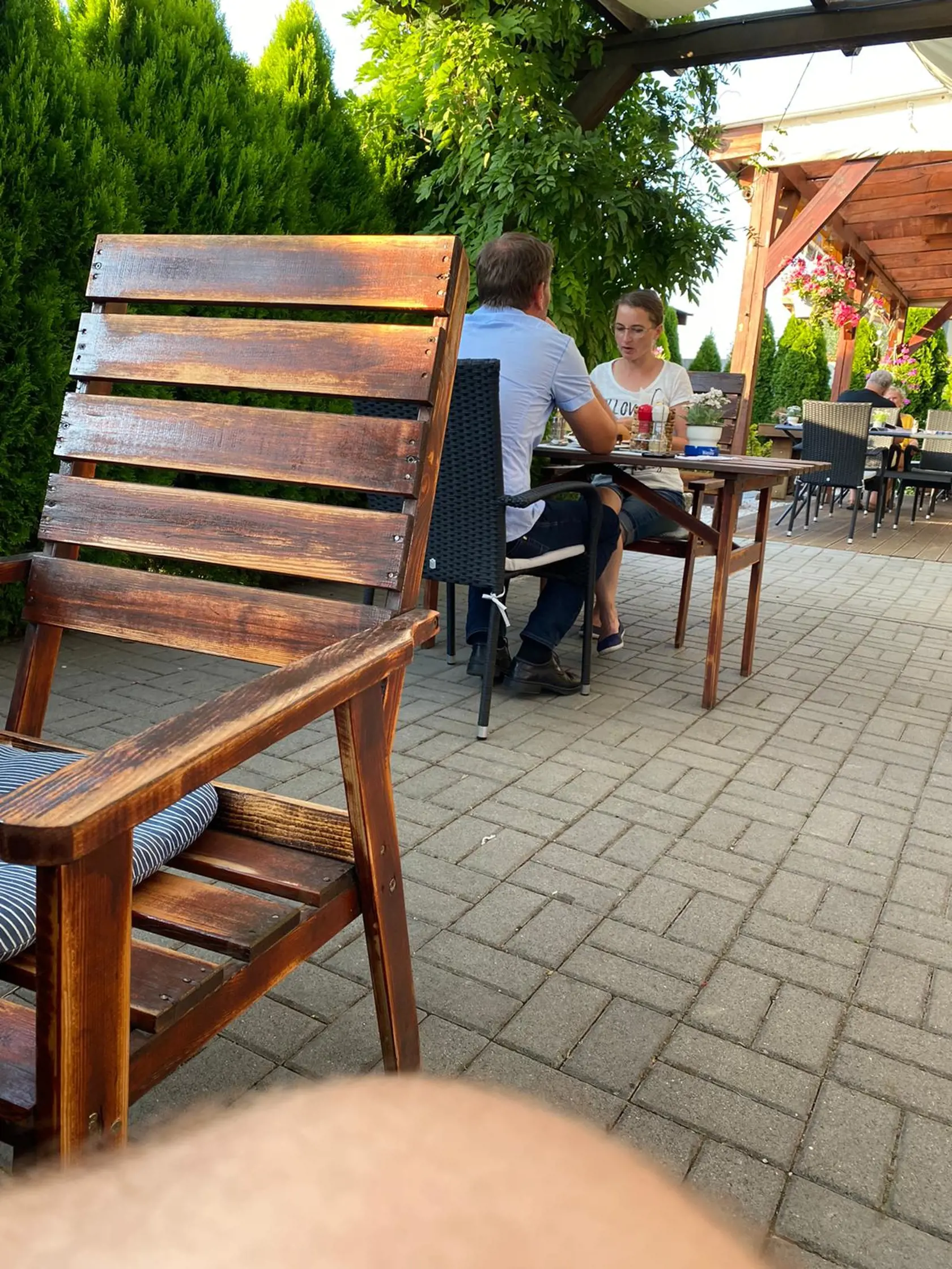 Ministra financií Igora Matoviča sme pristihli na večeri s jeho manželkou v reštaurácii v Trnave. Objednali si cesnakovú polievku v bochníku a palacinky.