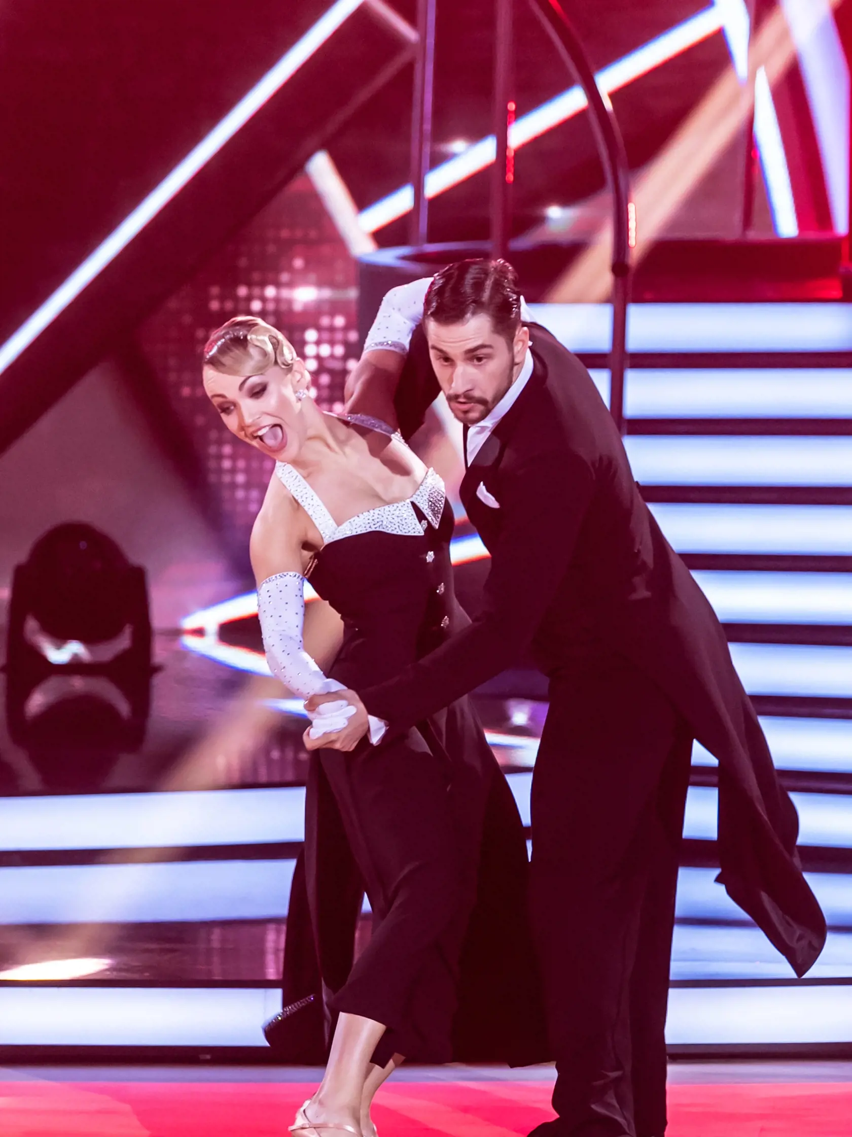 Prvé kolo Lets Dance 2024. Na snímke Jakub Jablonský a Eliška Lenčešová. 