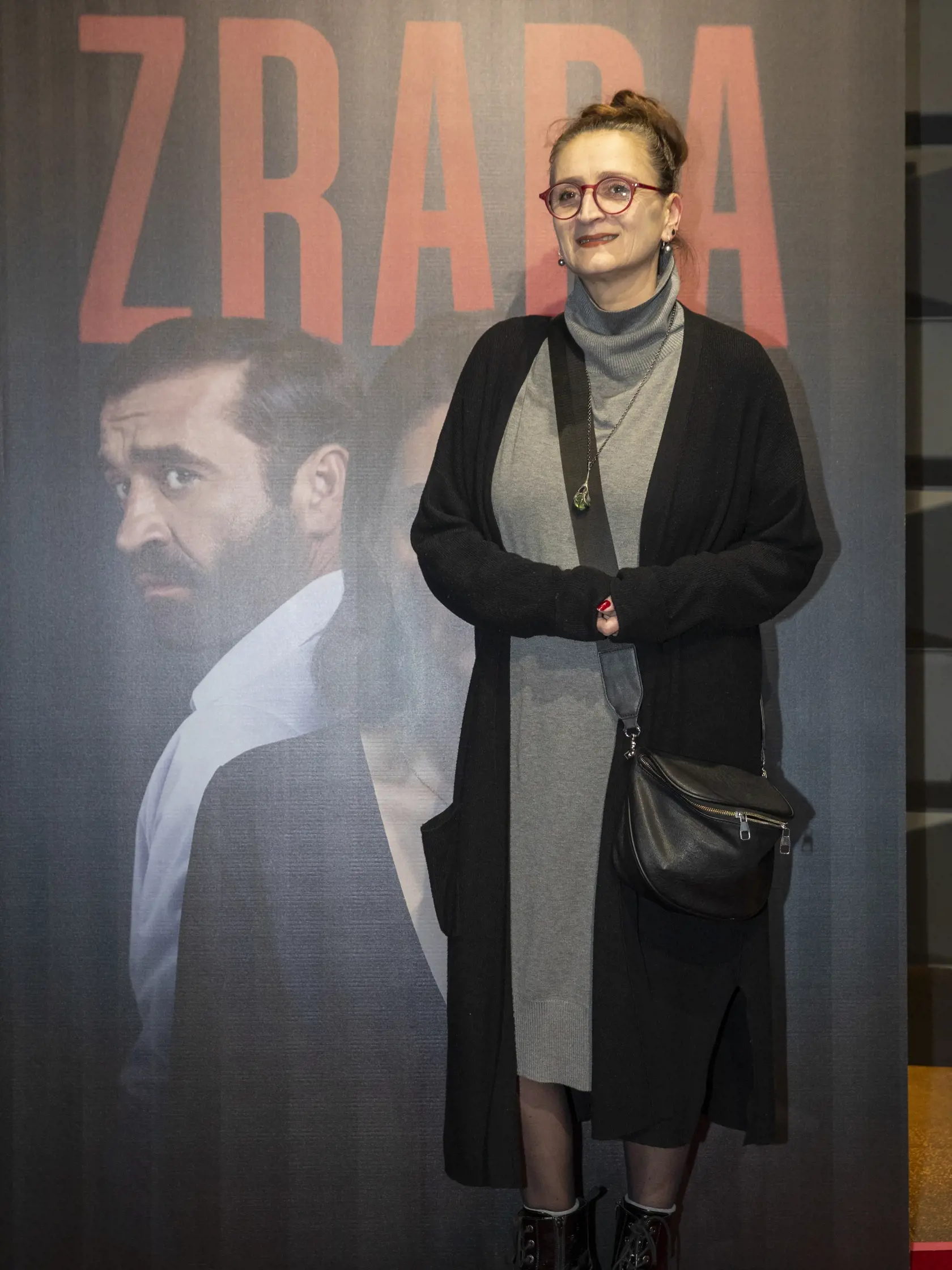  Na snímke je premiéra televízného seriálu Zrada.
 