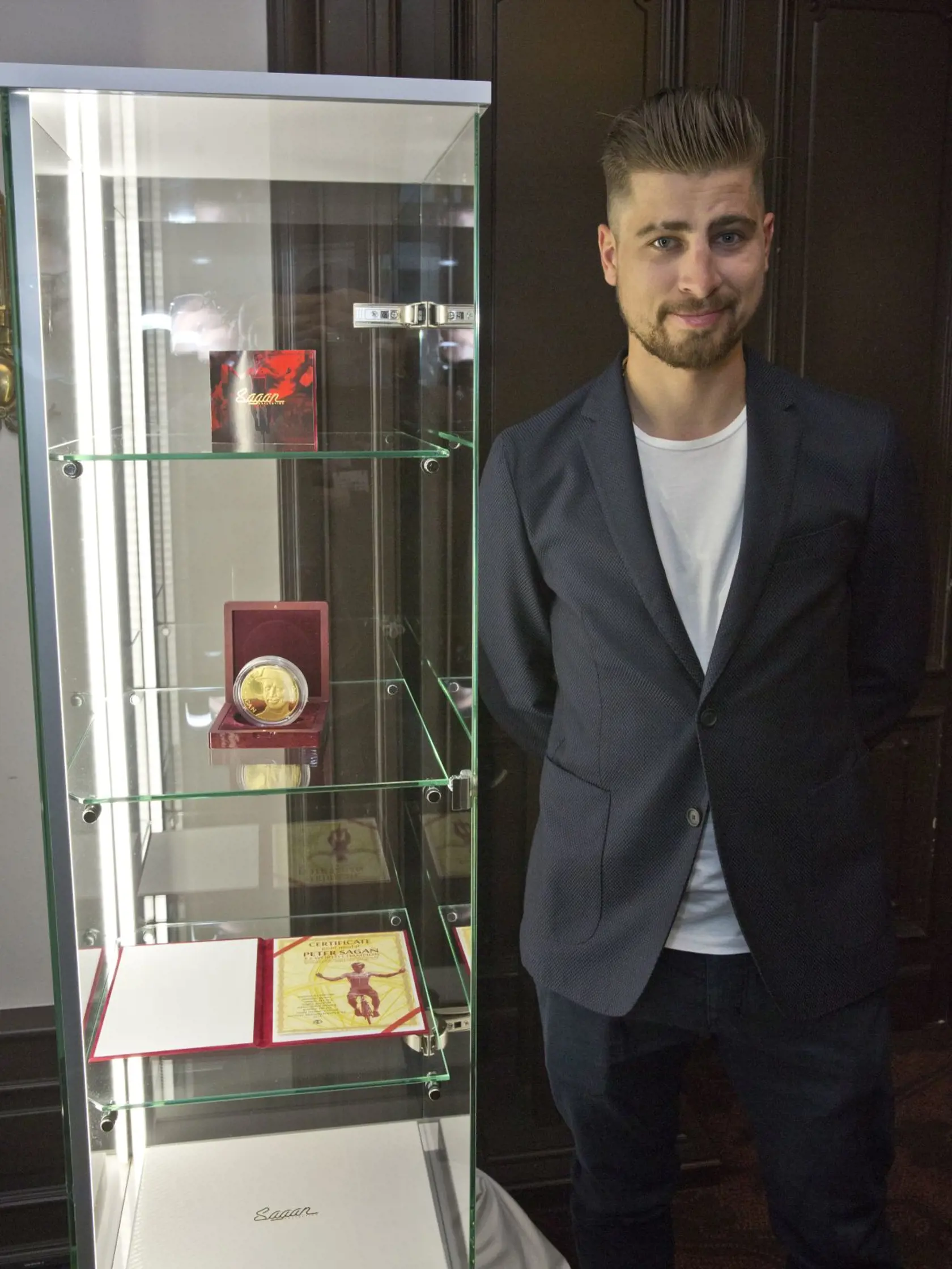 Sagan je jediným jazdcom histórie svetových šampionátov, ktorý trikrát po sebe triumfoval v kategórii elite. „Povedal by som, že nie každý človek môže mať takúto medailu. Na základe toho, že nič nevyhrám, by takáto kolekcia nikdy neexistovala. Vďačím za ňu svojim úspechom,“ povedal Sagan, ktorý podľa vlastných slov takúto zlatú medailu ešte nikdy nedržal v rukách.
