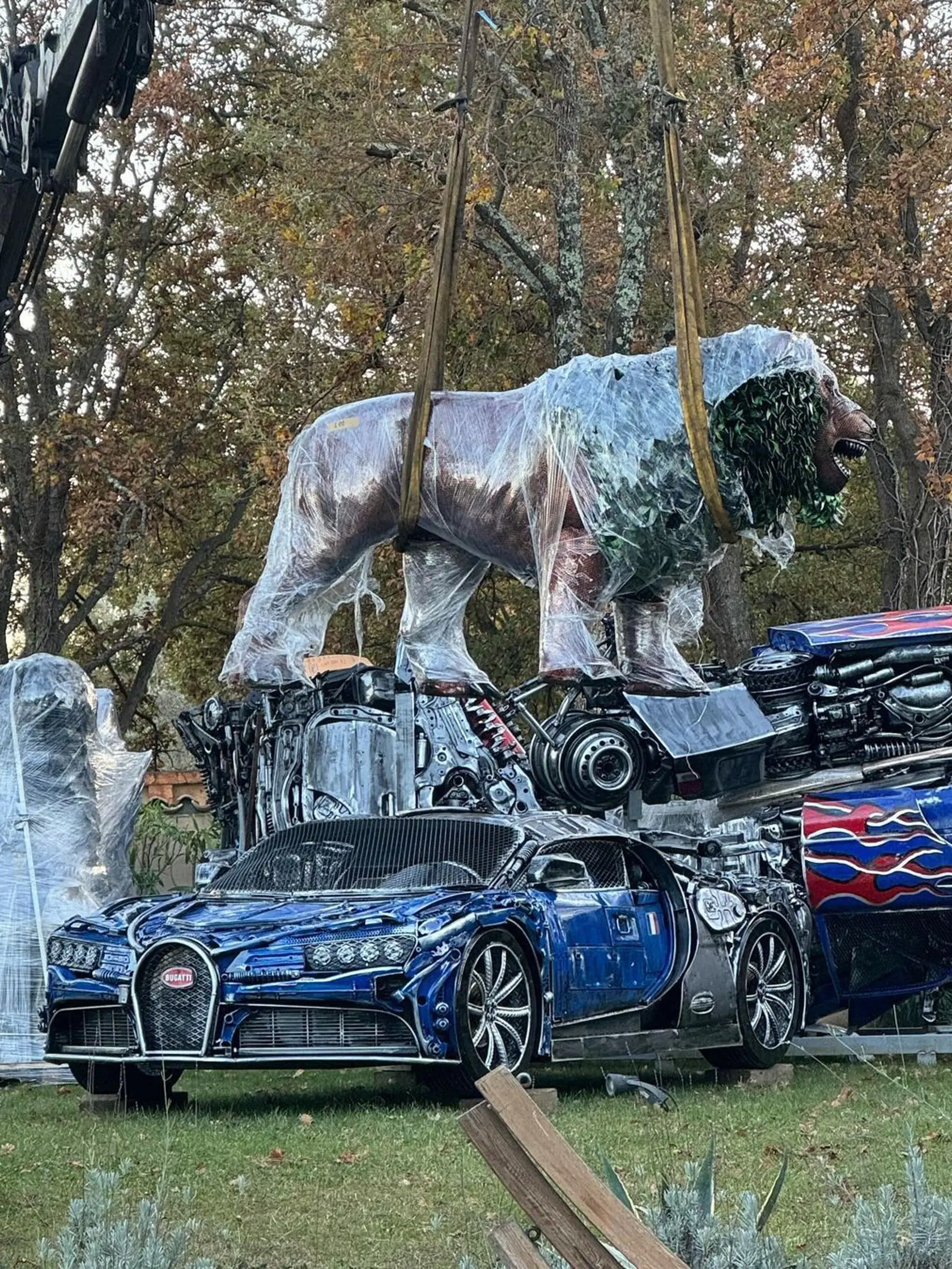 Nový tematický park v záhrade ich hotela.