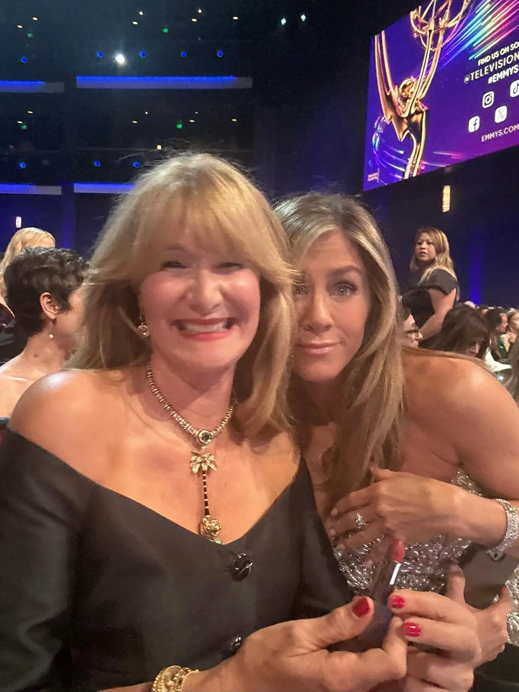 Reese Witherspoon, Laura Dern a Jennifer Aniston sú výborné priateľky a galavečer Emmy strávili spoločne.