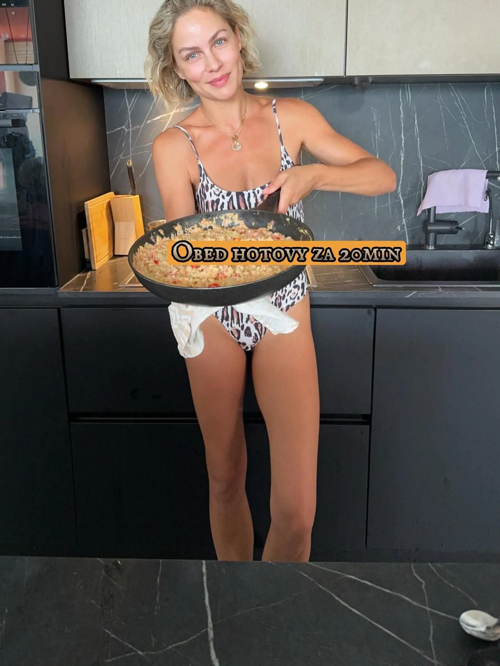 Ivanka v kuchyni vo svojom chorvátskom dome.