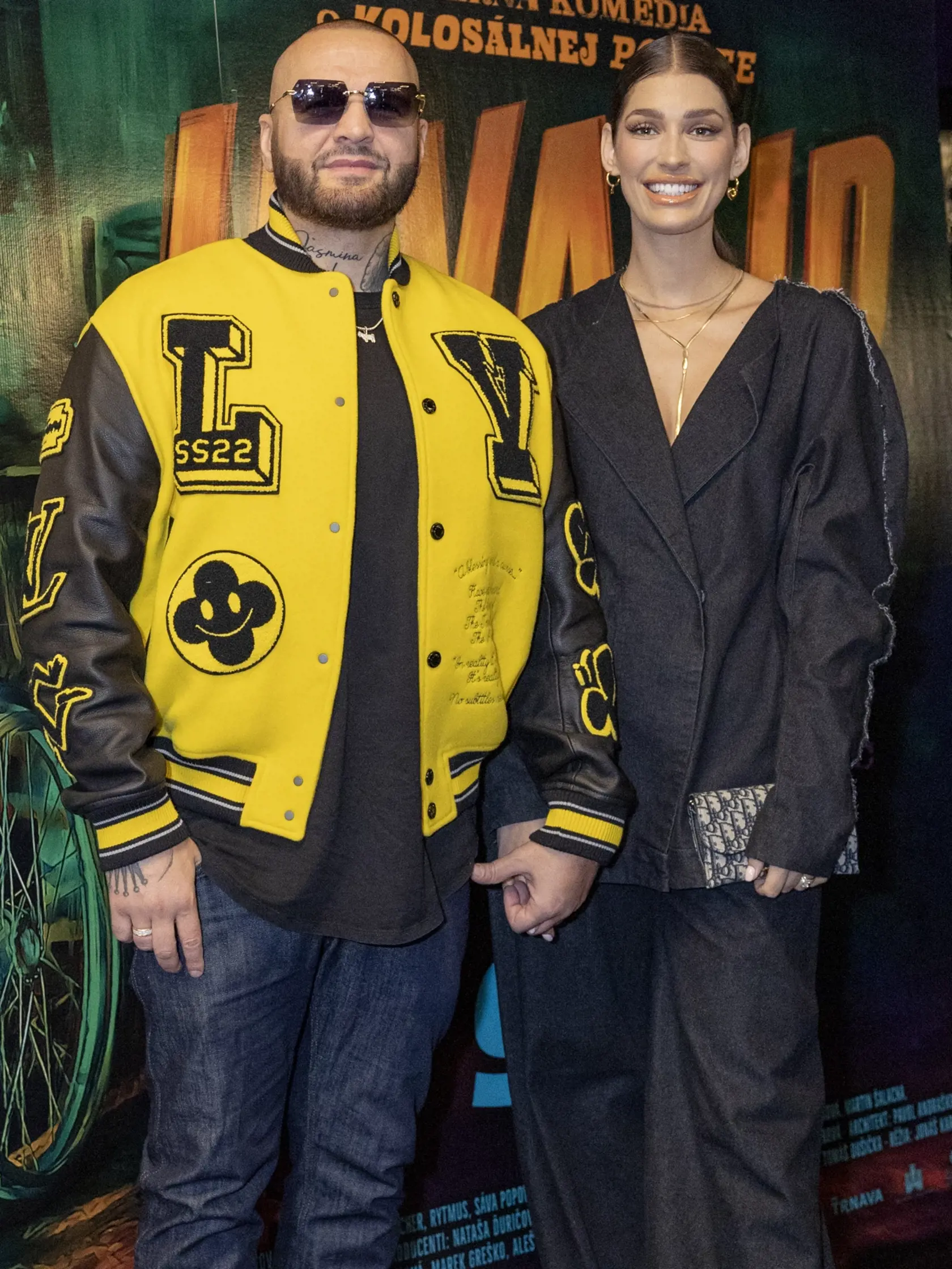 Premiéra filmu Invalid: Na snímke manželia Patrik Rytmus Vrbovský a Jasmina Alagič Vrbovská. Raper zvolil žltú bundu luxusnej značky Louis Vuitton.