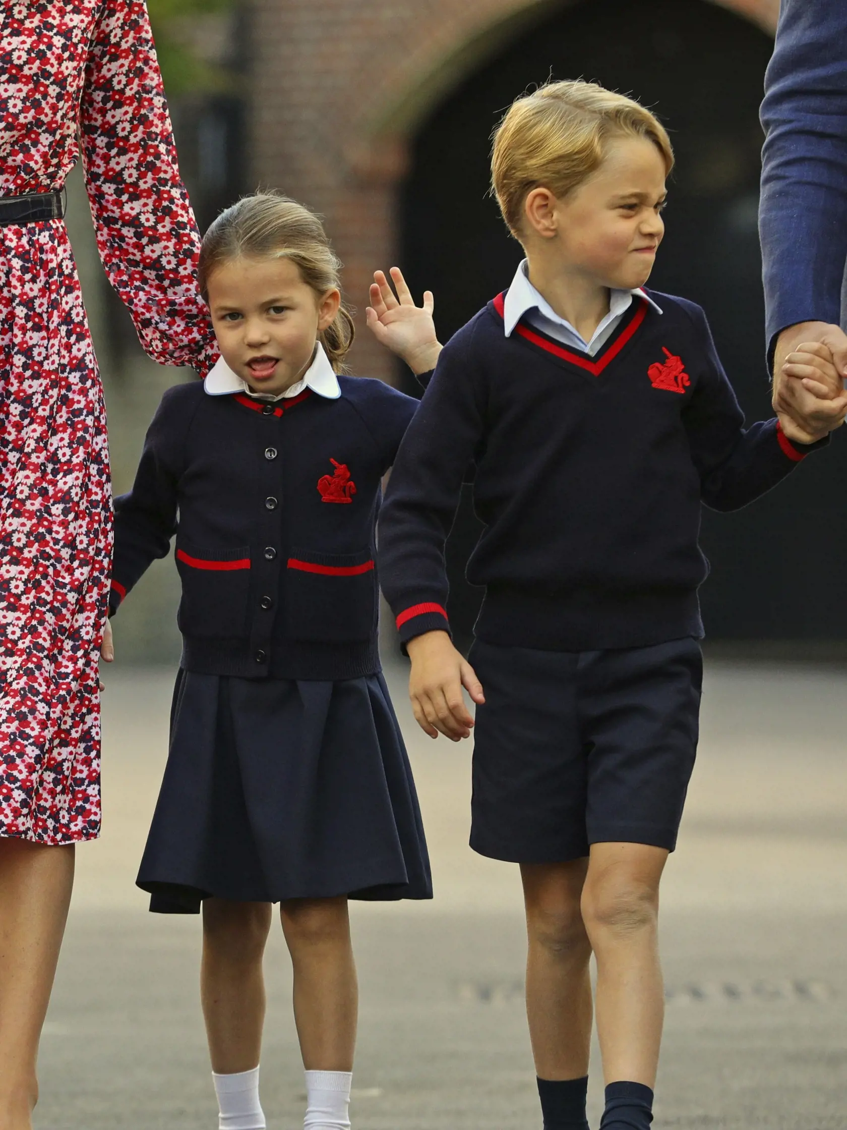 Princezná Charlotte a jej brat, ktorý bude po novom aj jej spolužiakom, princ George.